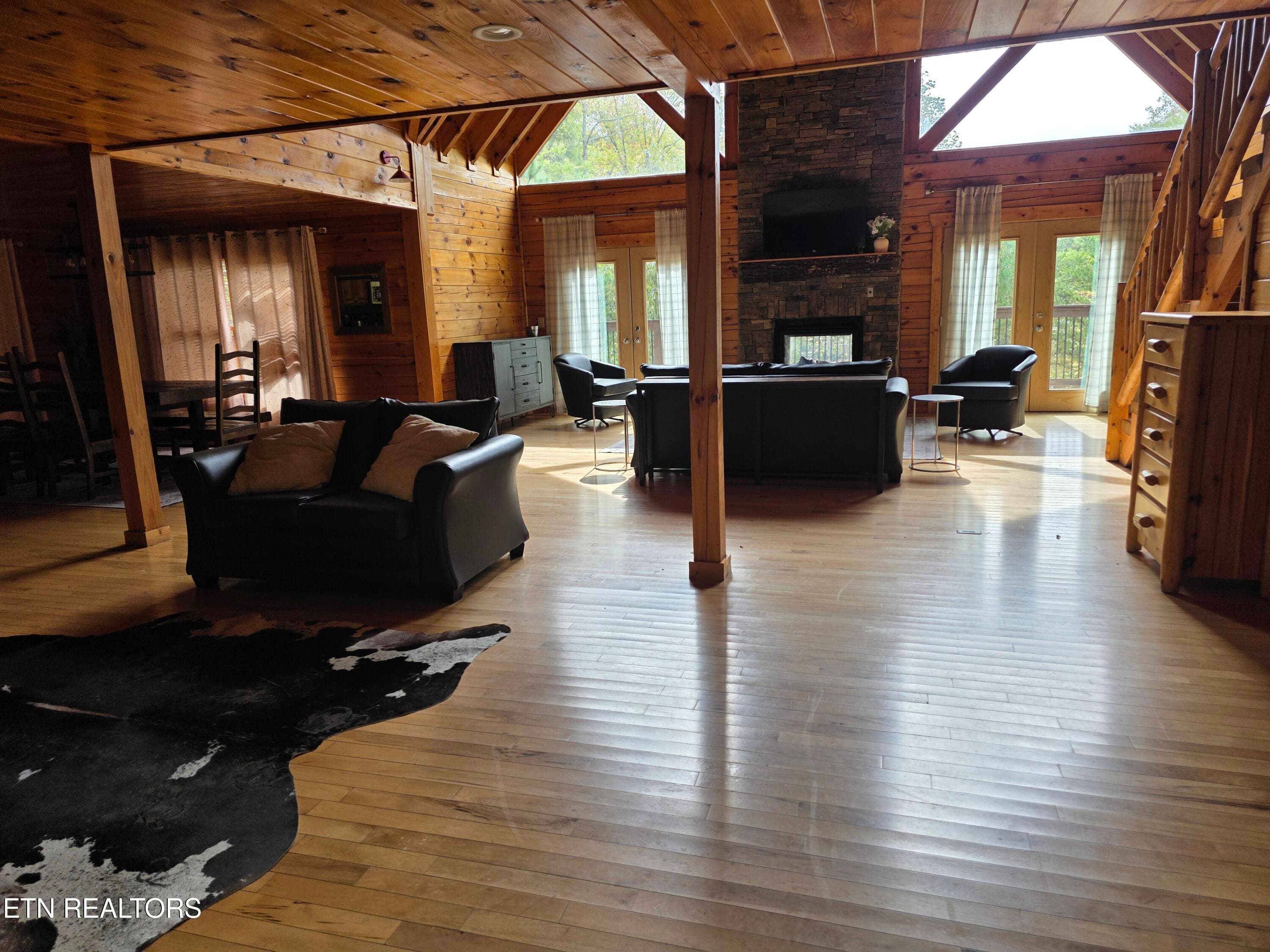 Livingroom - 2336 Breezy Rd, Sevierville, TN 37876, Sevierville