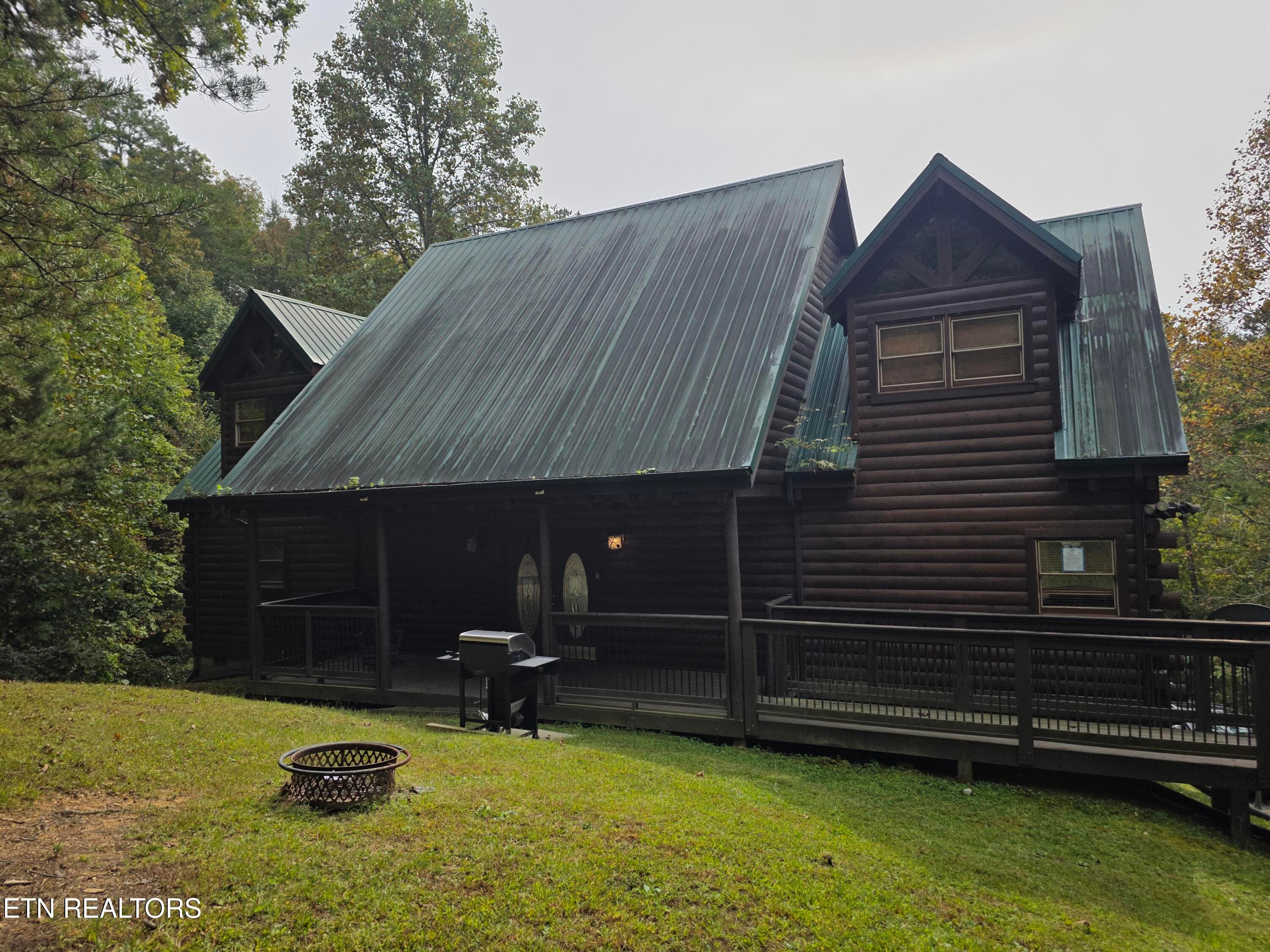 Rear view-1 - 2336 Breezy Rd, Sevierville, TN 37876, Sevierville