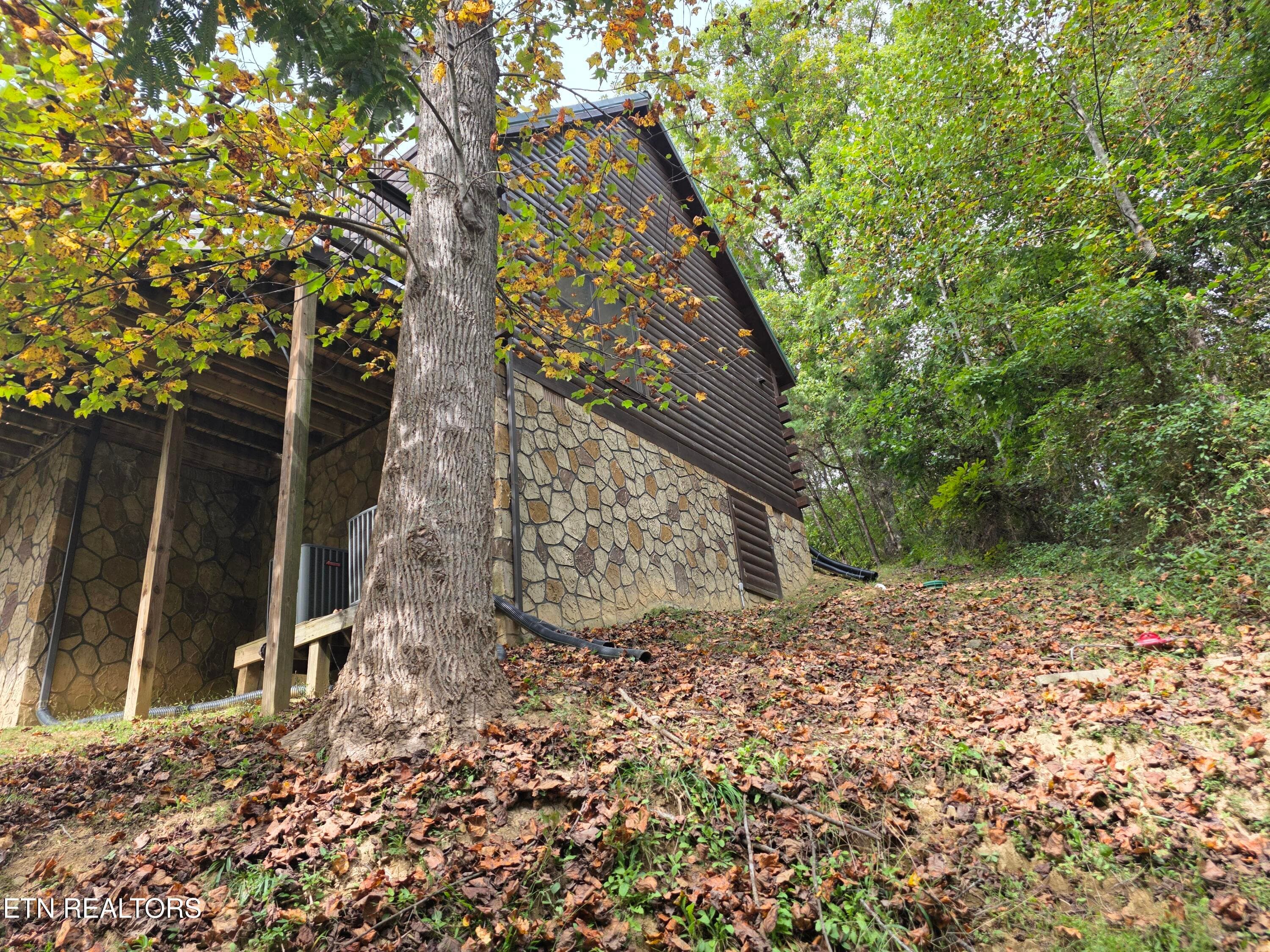 R-side - 2336 Breezy Rd, Sevierville, TN 37876, Sevierville
