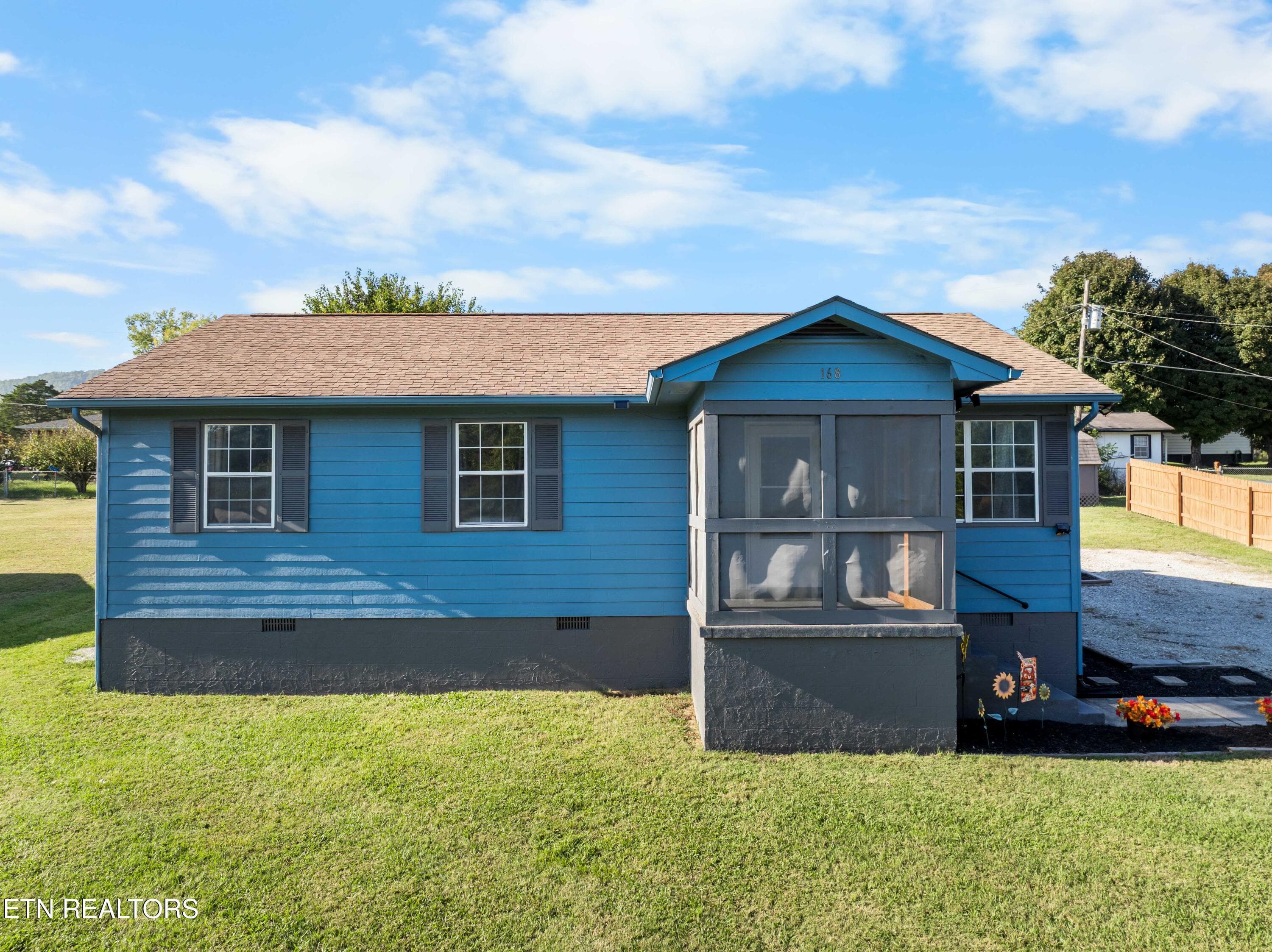 168 Pack St, Jacksboro, TN 37757