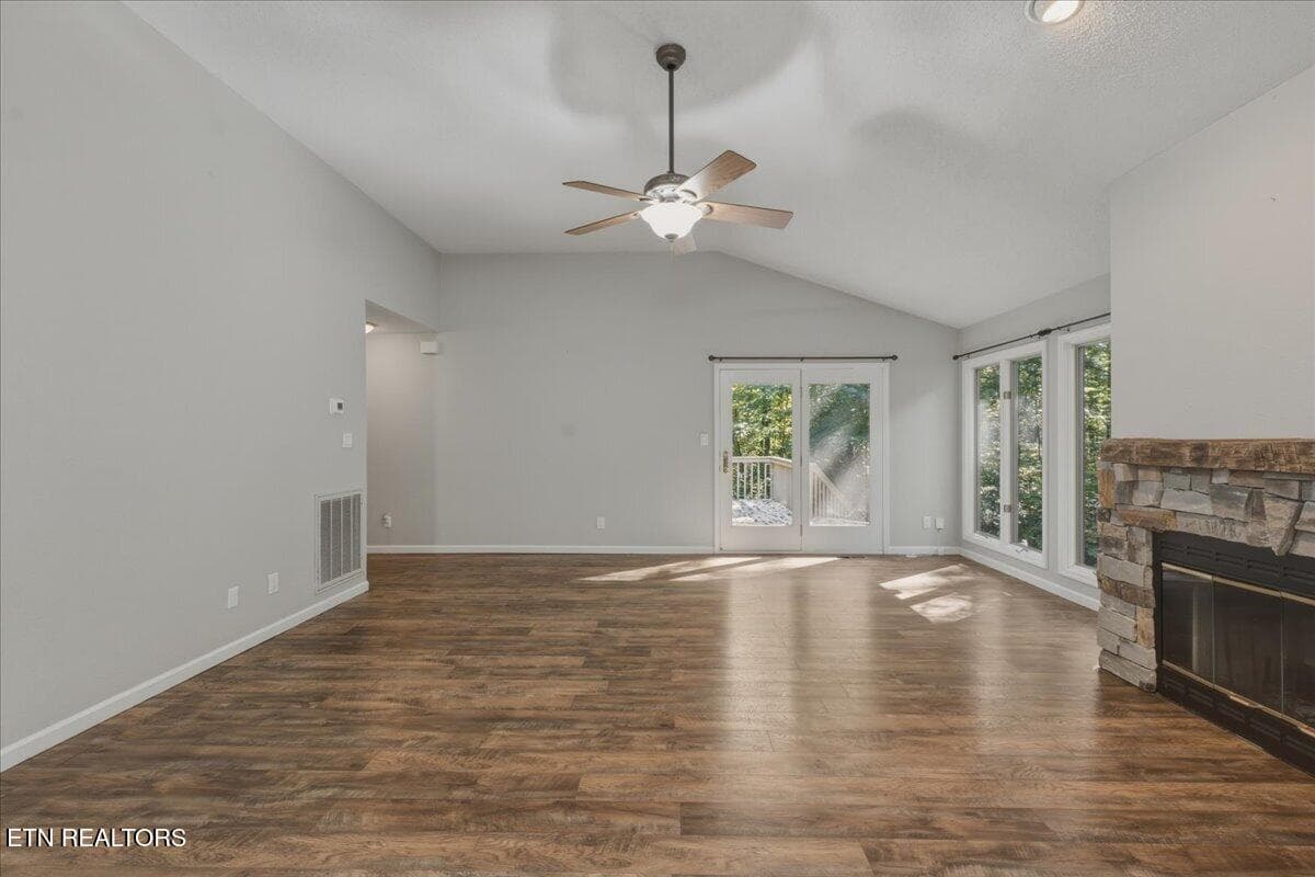 03-Living Room - 310 Paoli Trace, Loudon, TN 37774, Loudon