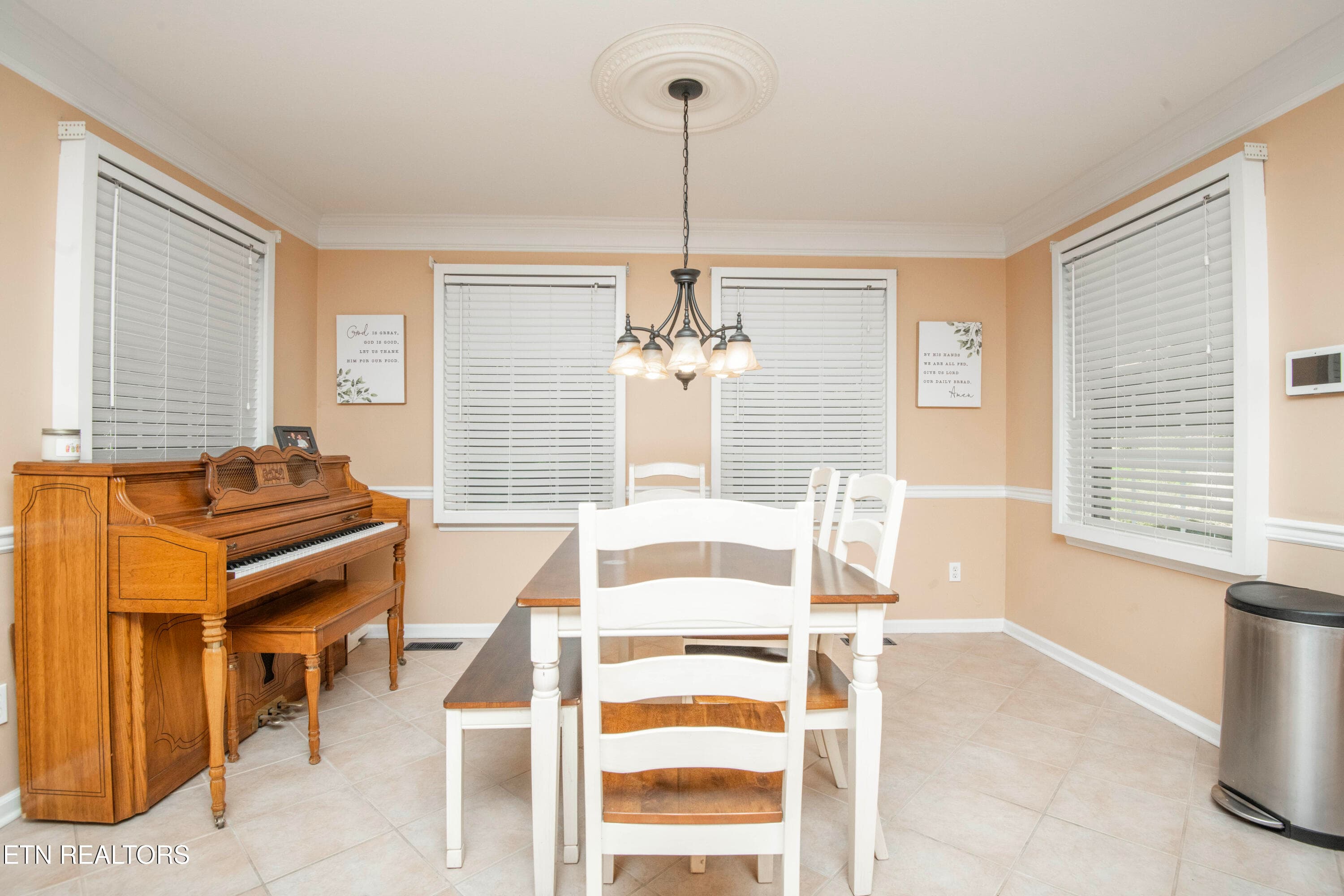 Eat-in area - 3315 Whispering Oaks Drive, Knoxville, TN 37938, Knoxville