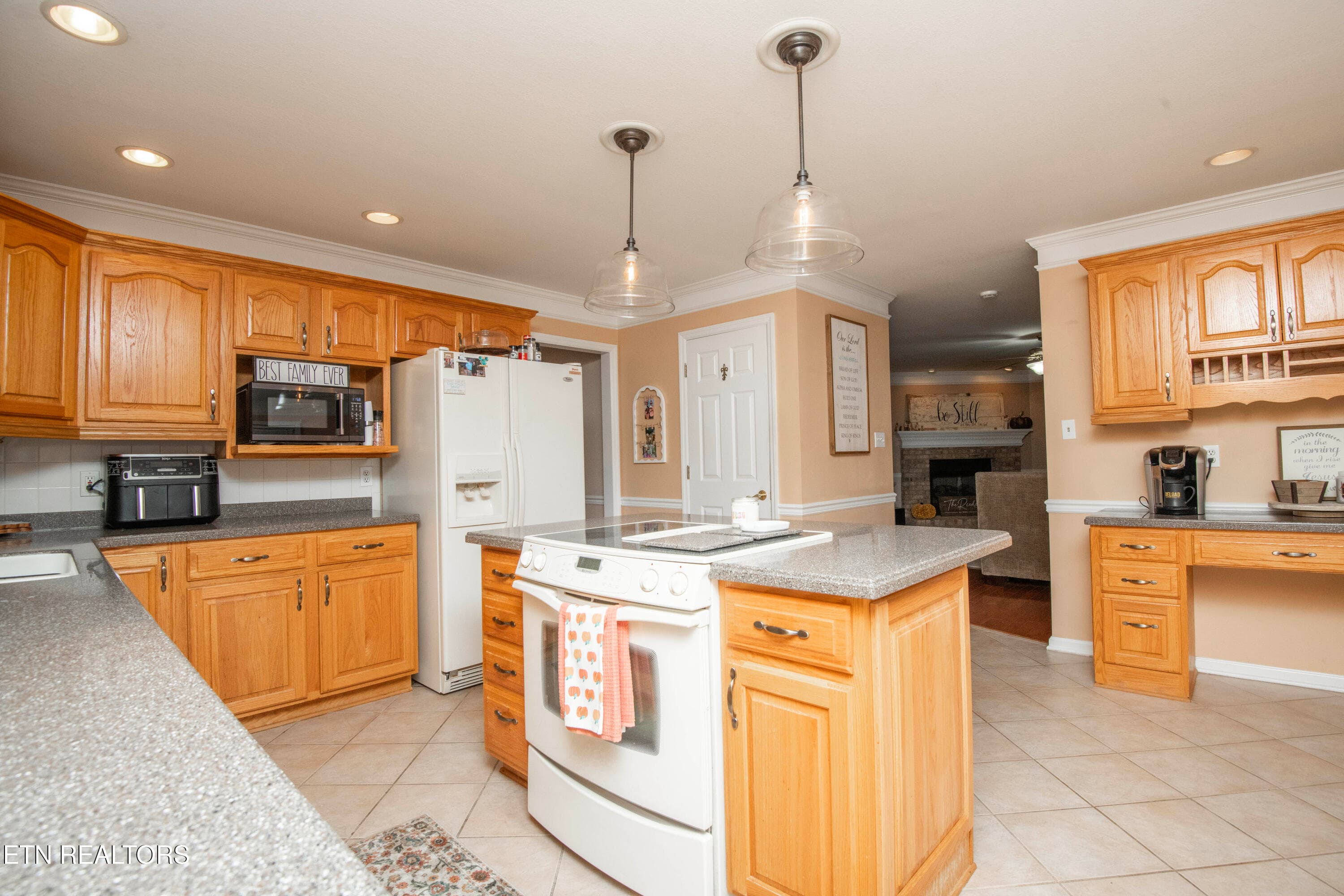 Kitchen Island - 3315 Whispering Oaks Drive, Knoxville, TN 37938, Knoxville