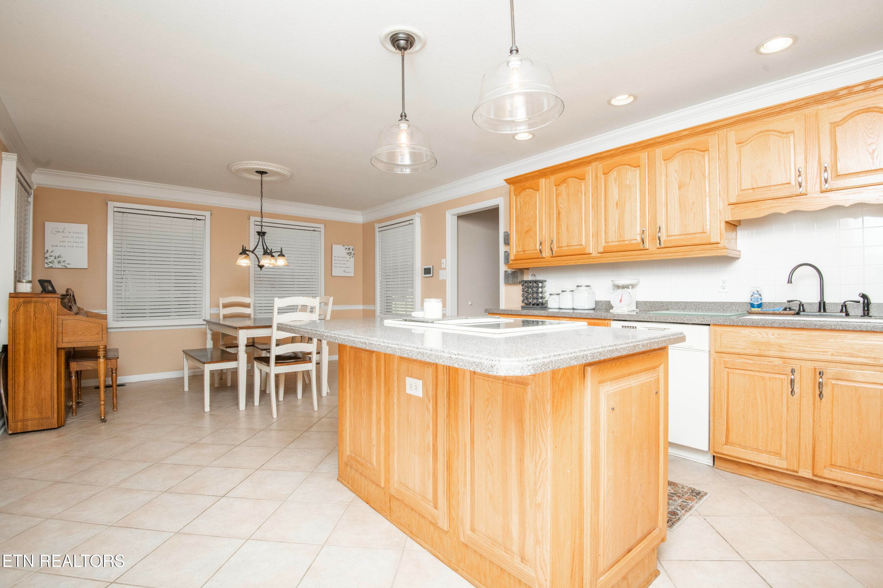 Kitchen - 3315 Whispering Oaks Drive, Knoxville, TN 37938, Knoxville
