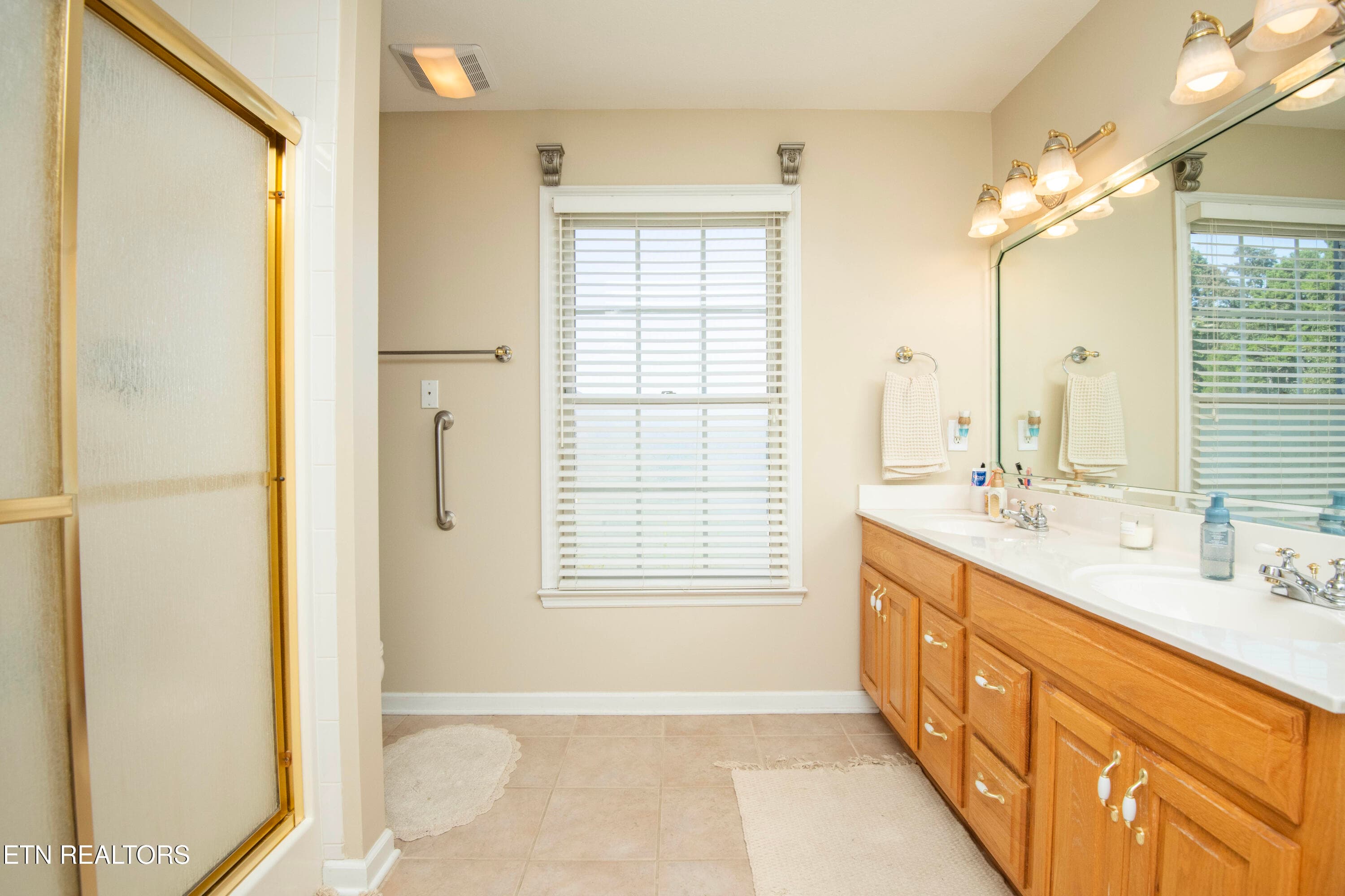 Master Bath - 3315 Whispering Oaks Drive, Knoxville, TN 37938, Knoxville