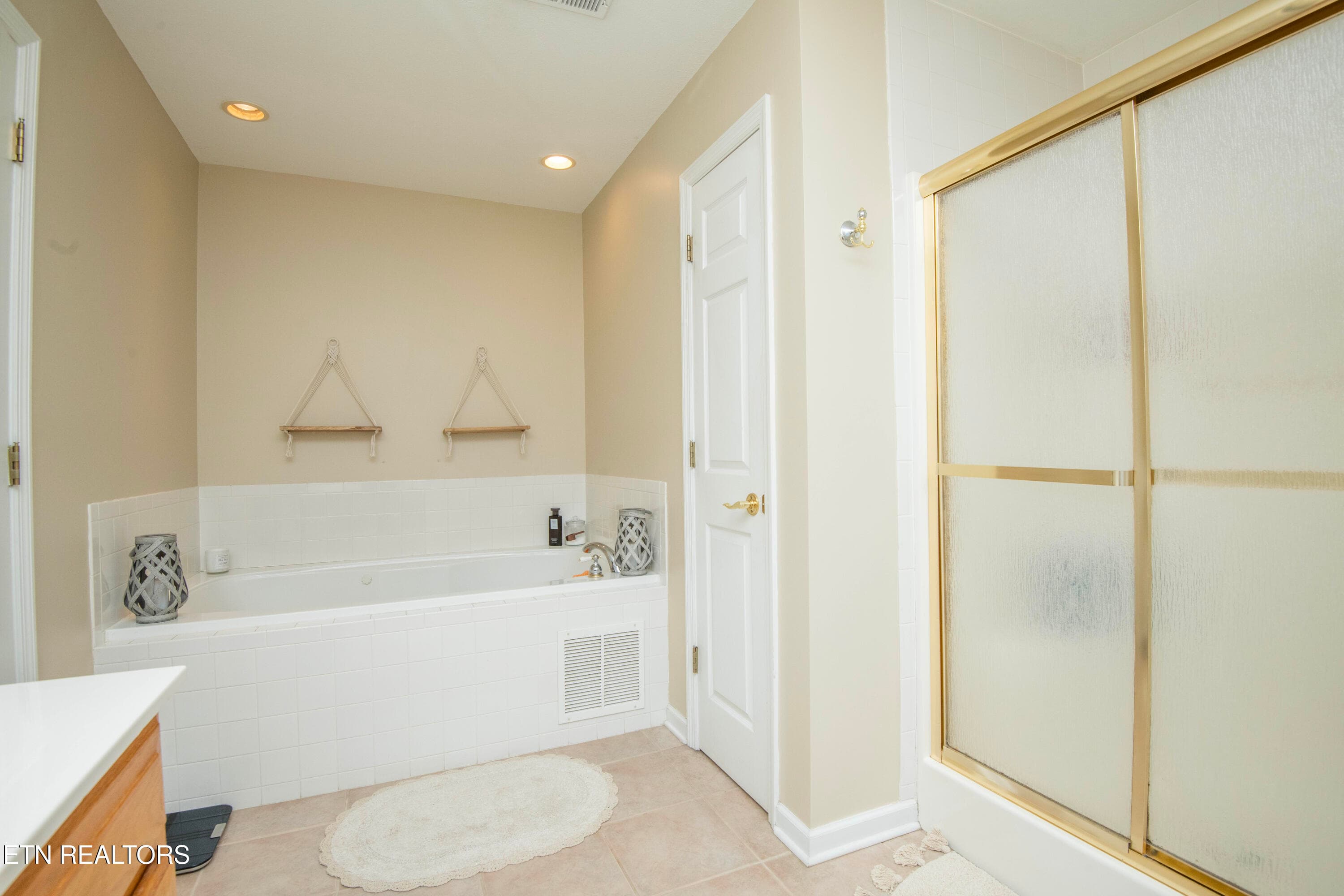 Master Bath - 3315 Whispering Oaks Drive, Knoxville, TN 37938, Knoxville