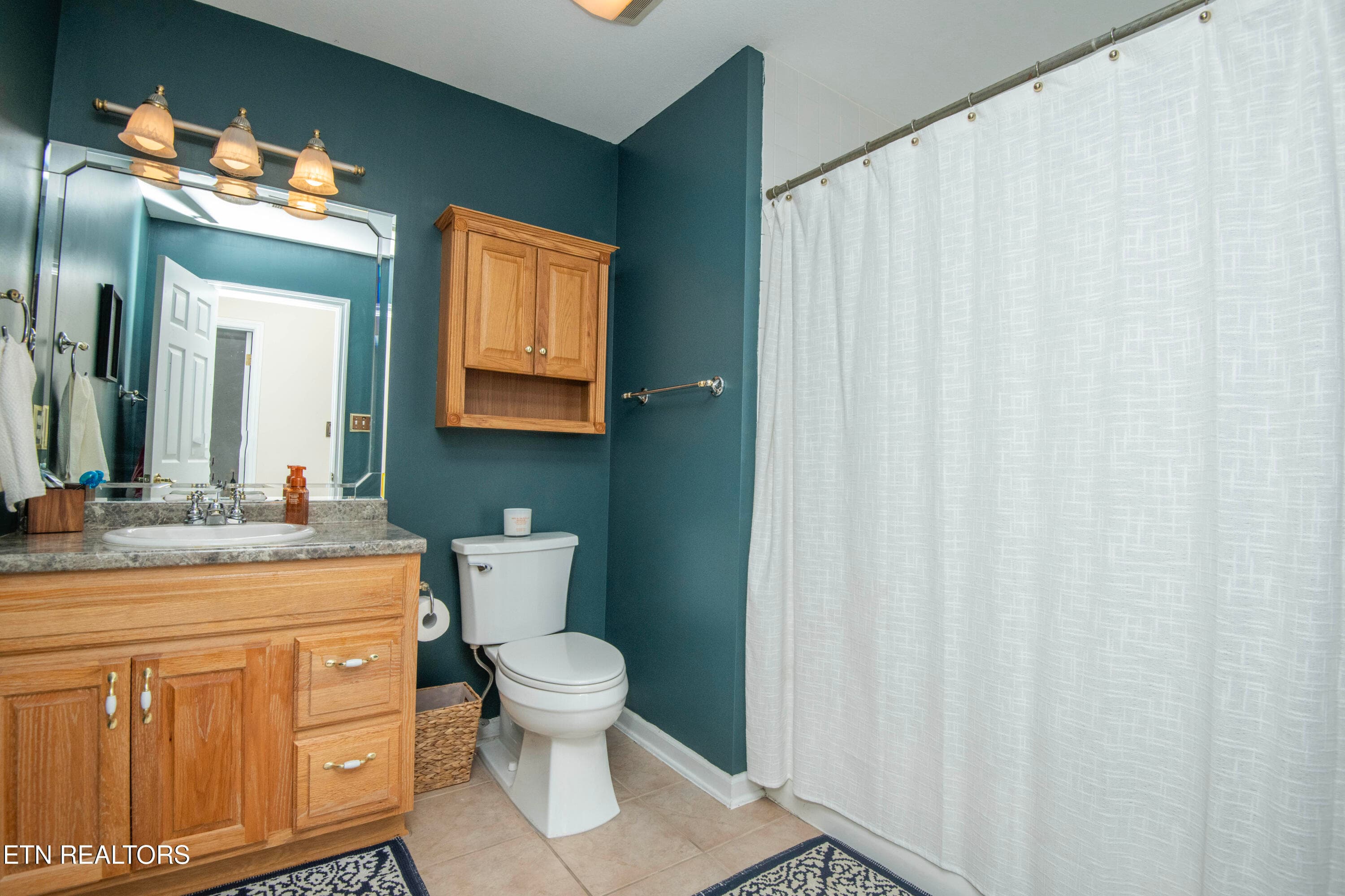 second bath - 3315 Whispering Oaks Drive, Knoxville, TN 37938, Knoxville