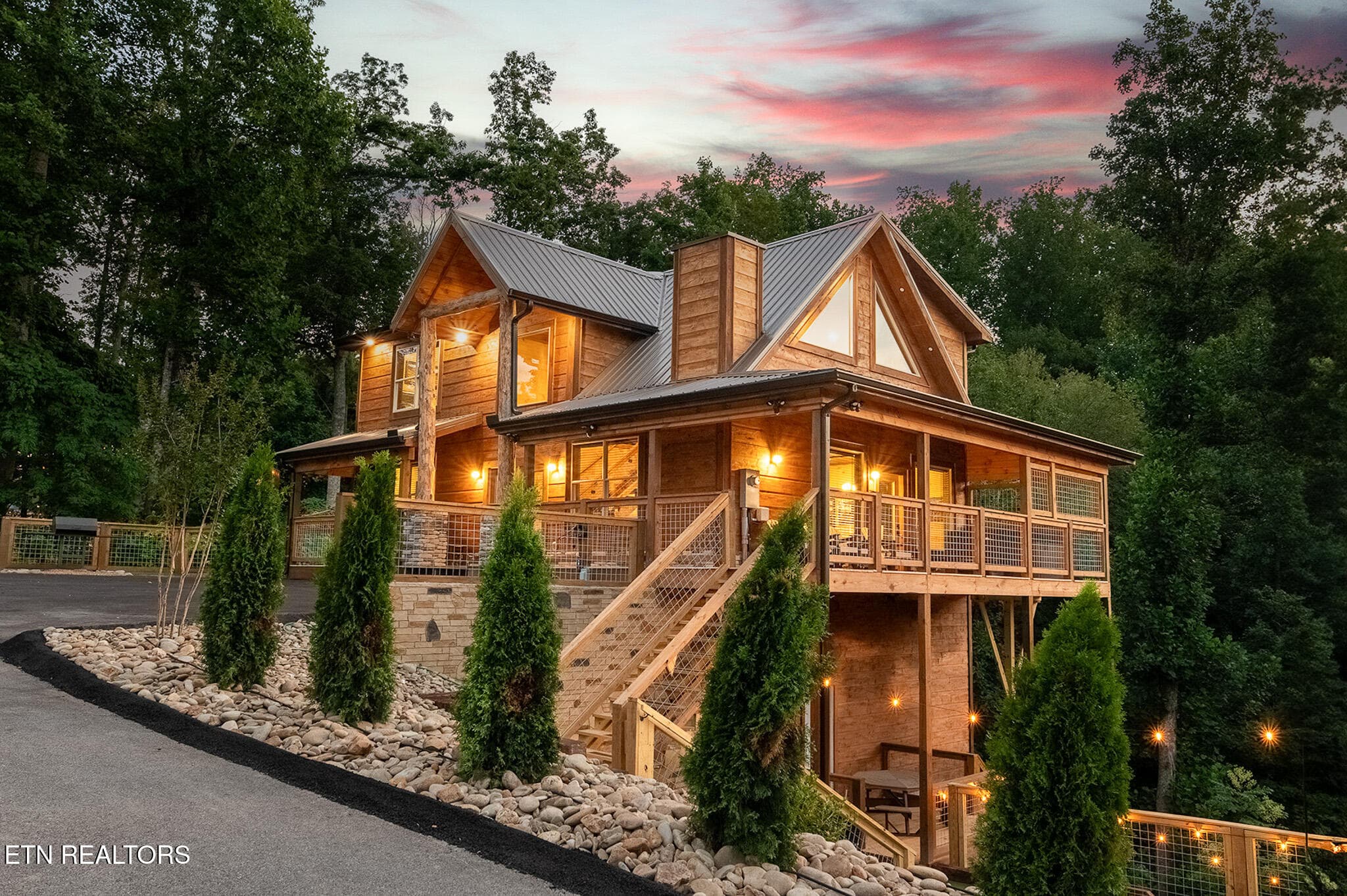 466 Loop Rd, Gatlinburg, TN 37738
