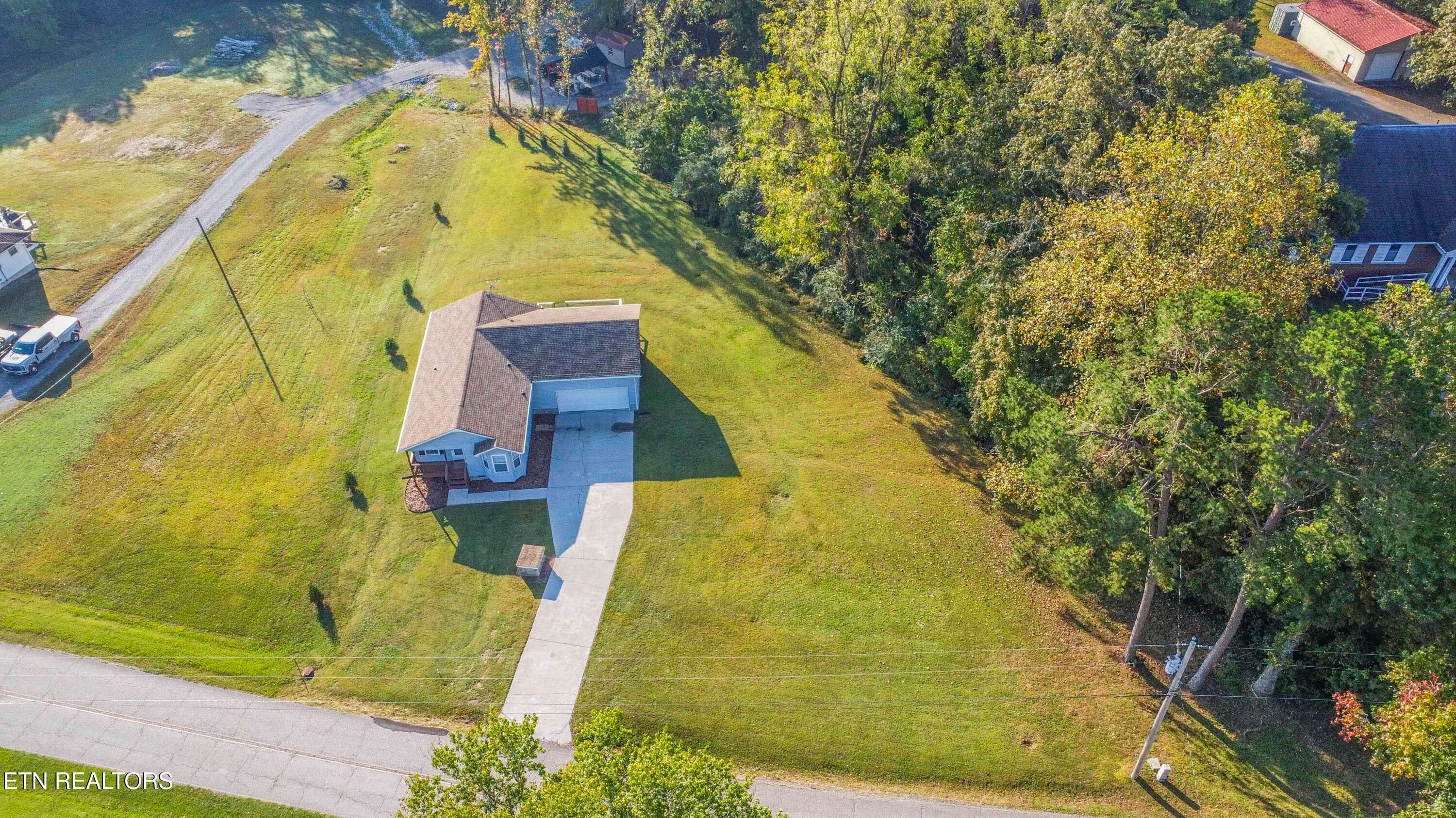 Large open yard - 3337 Buttermilk Rd, Lenoir City, TN 37771, Lenoir City