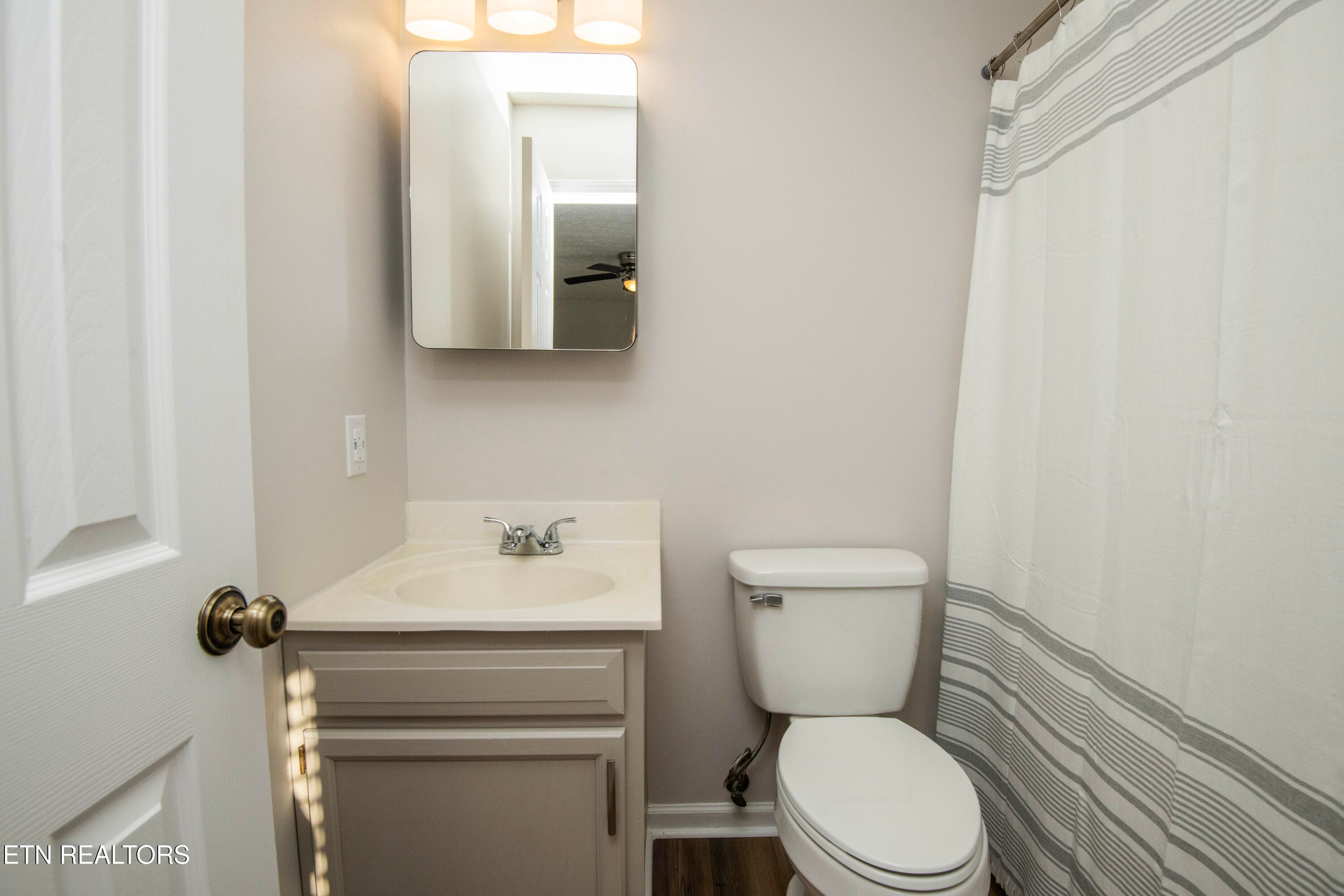 master bath - 3337 Buttermilk Rd, Lenoir City, TN 37771, Lenoir City