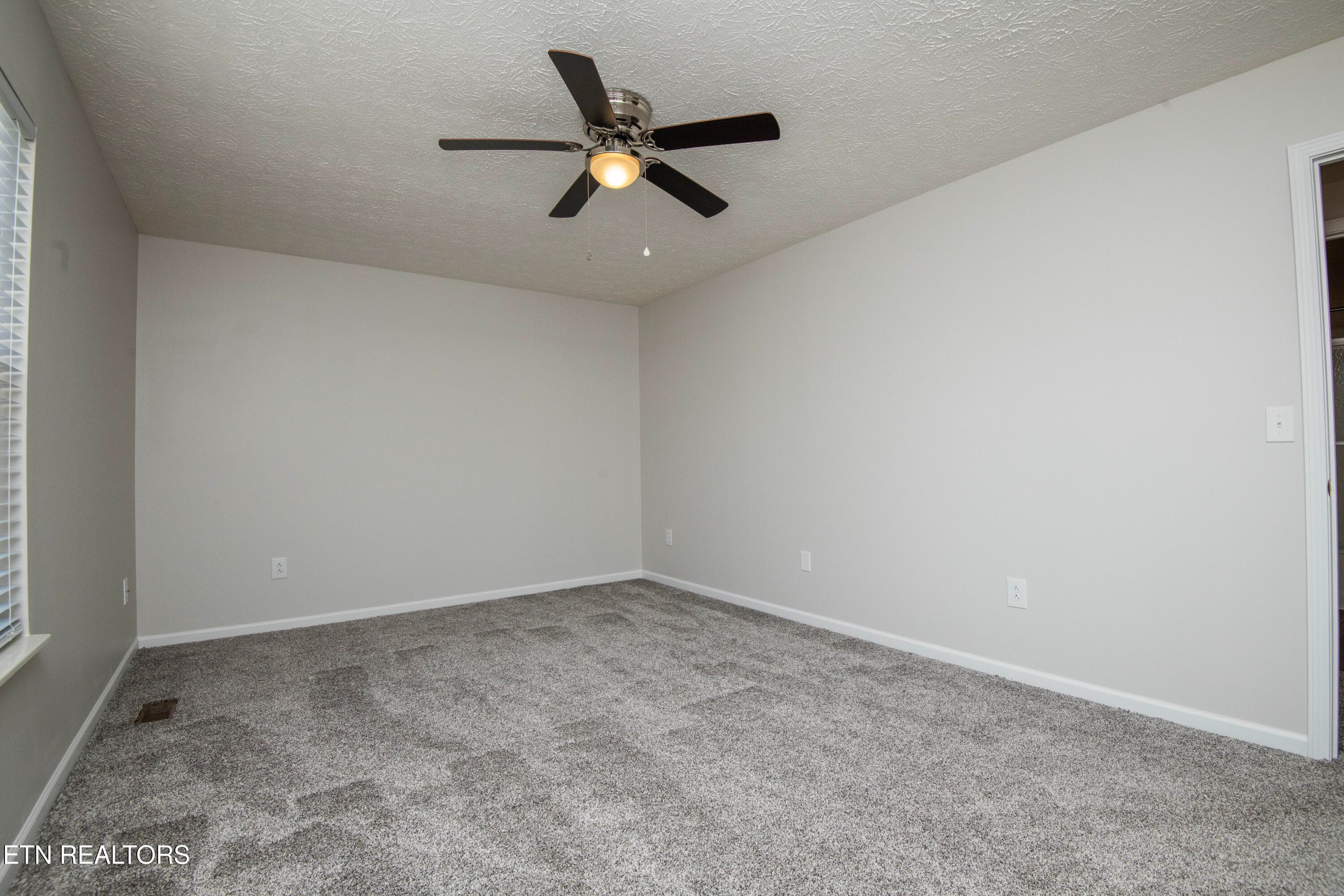 master bed - 3337 Buttermilk Rd, Lenoir City, TN 37771, Lenoir City