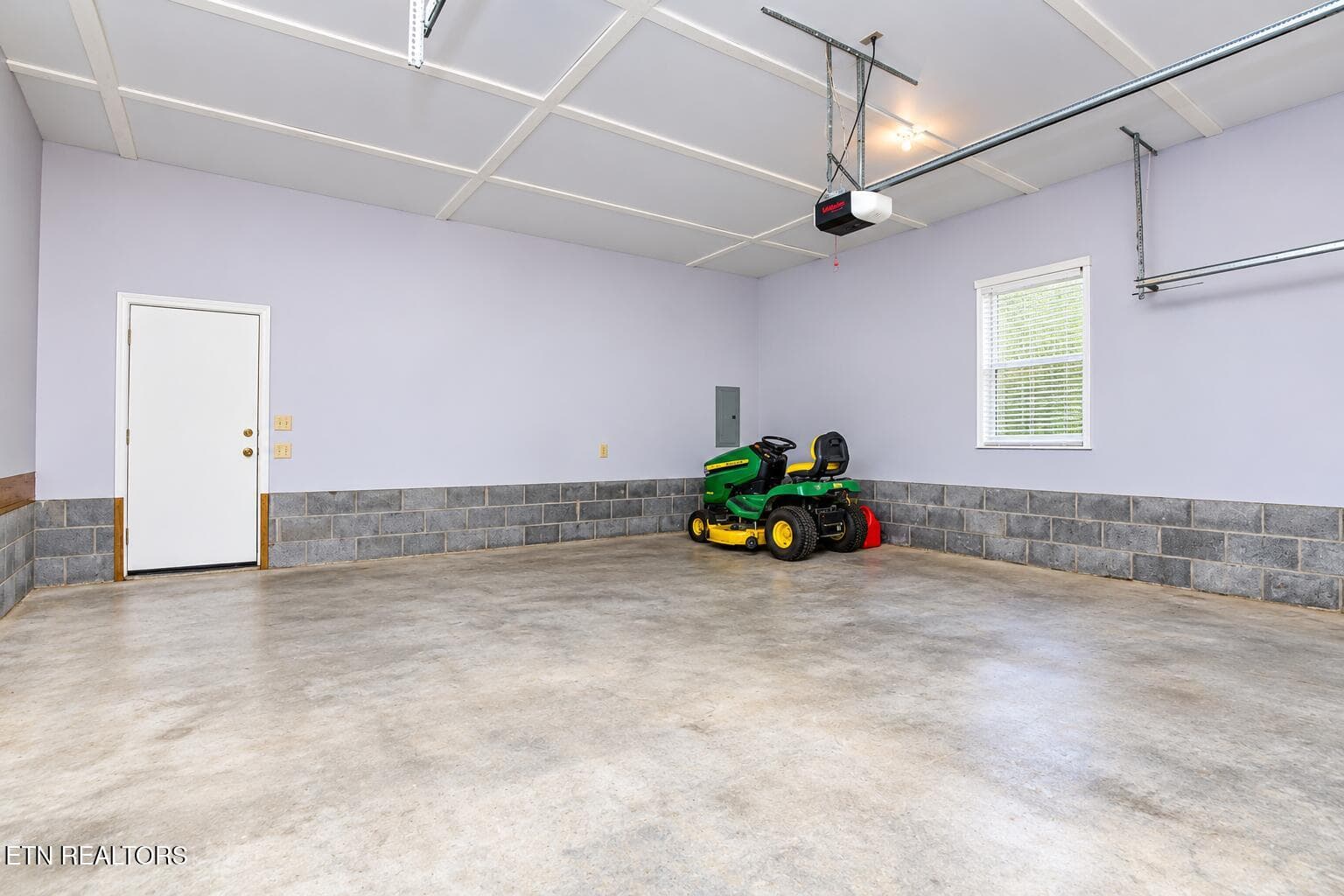 Spacious Garage with John Deere Mower - 3337 Buttermilk Rd, Lenoir City, TN 37771, Lenoir City