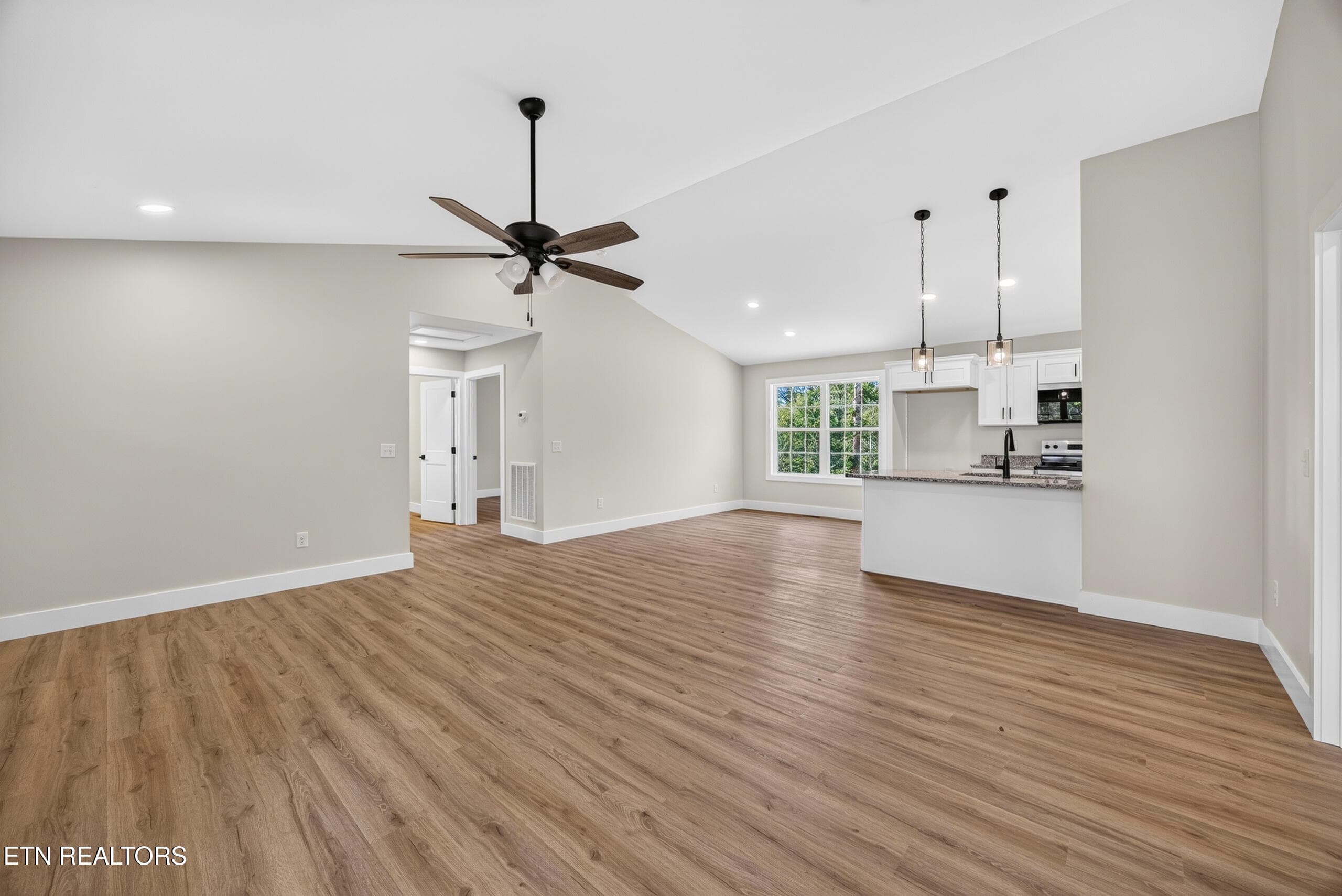 006_8N5A1456 - 997 Hutchins Bend Rd, Sparta, TN 38583