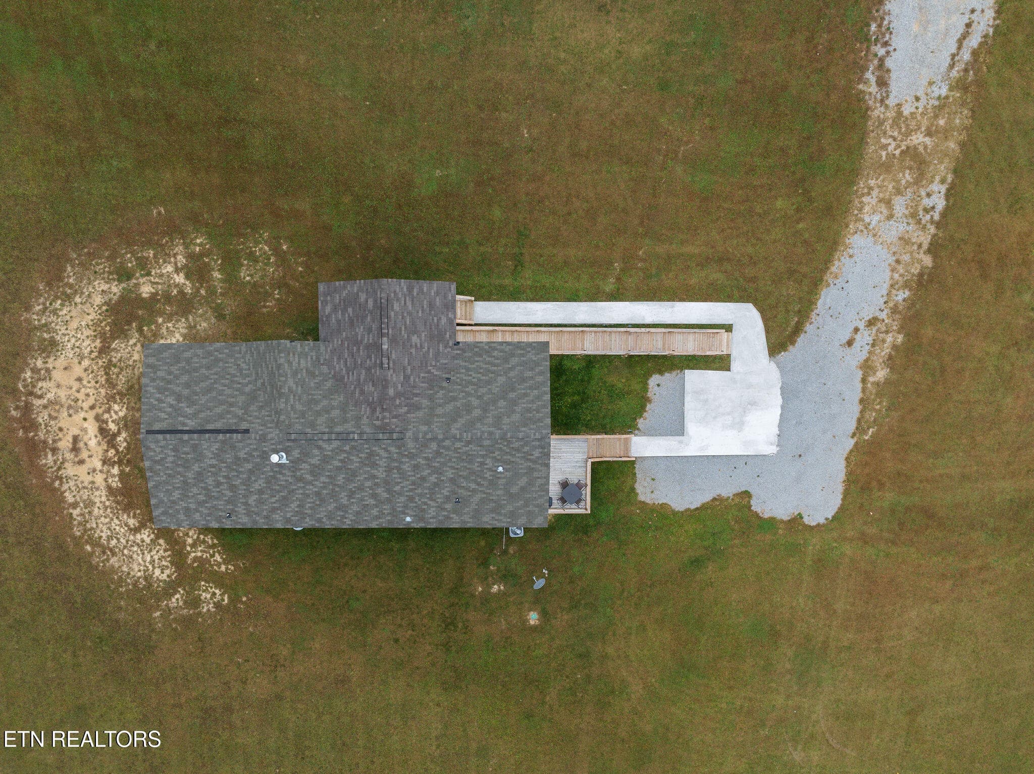 DJI_0919 - 673 Aaron Davis Rd, Speedwell, TN 37870