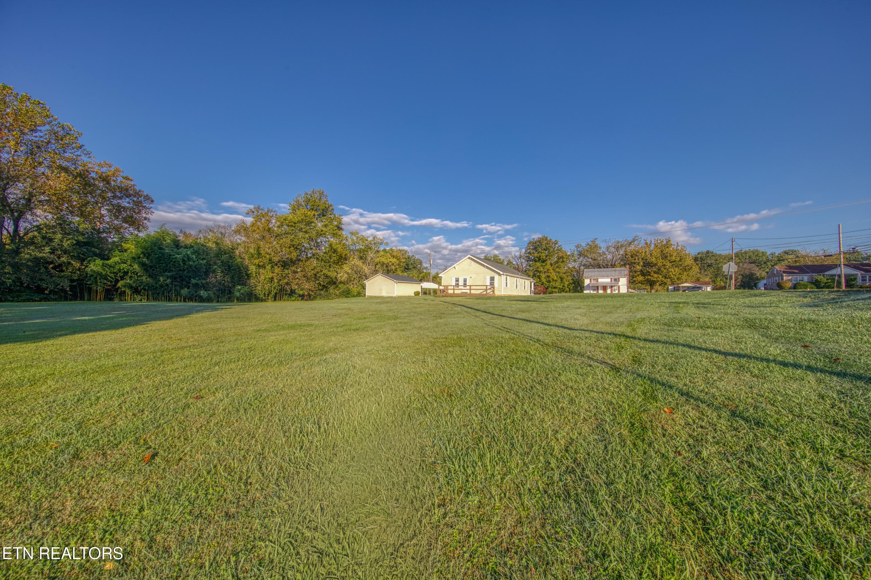 yard - 9134 Strawberry Plains Pike, Knoxville, TN 37924, Knoxville