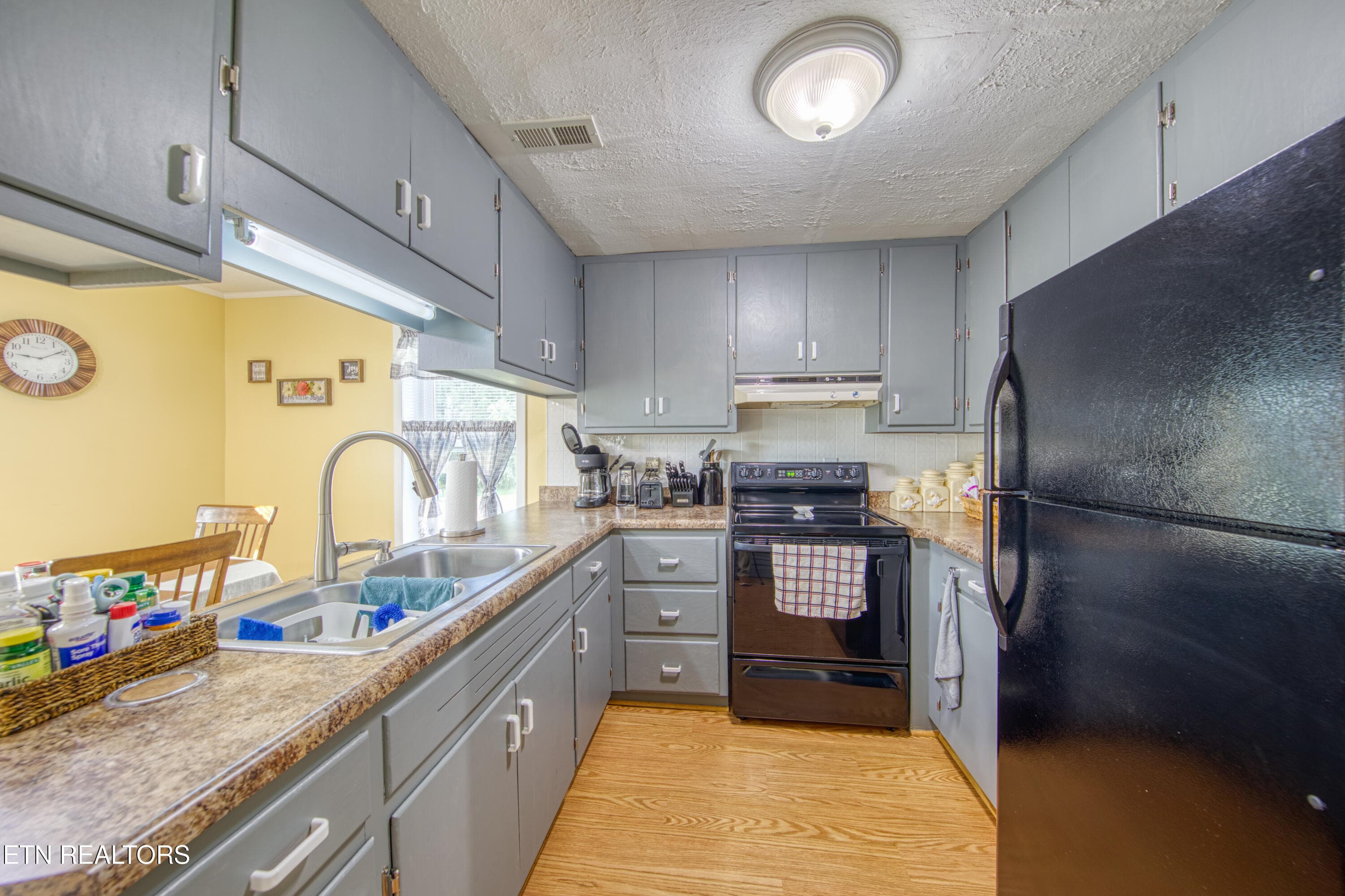 kitchen - 9134 Strawberry Plains Pike, Knoxville, TN 37924, Knoxville