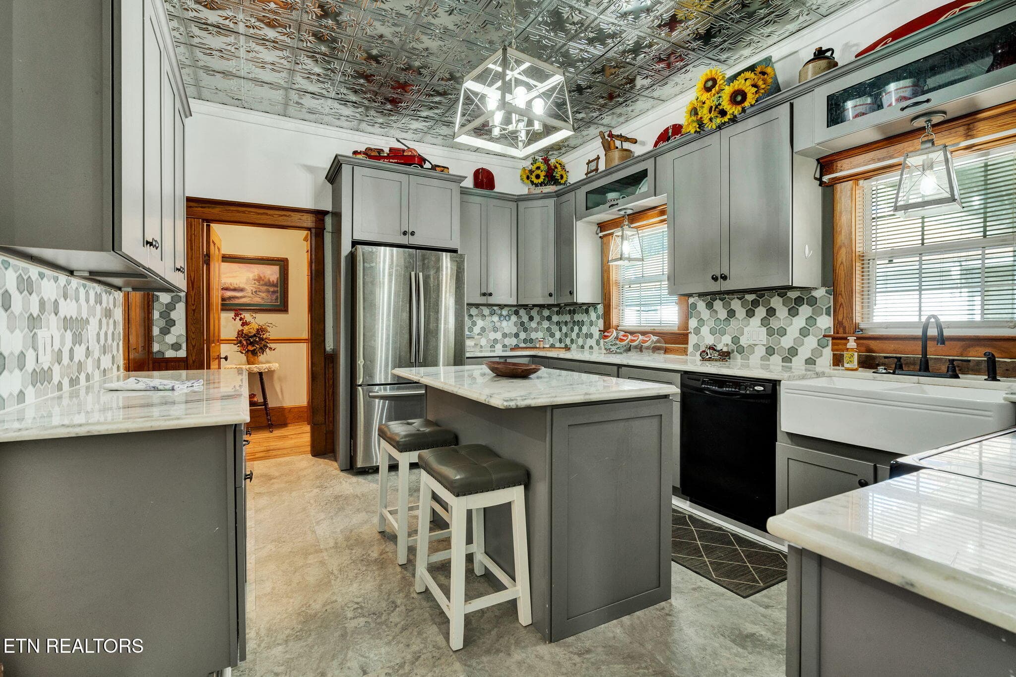25-web-or-mls-DSC06757 - 900 Georgia Ave, Etowah, TN 37331