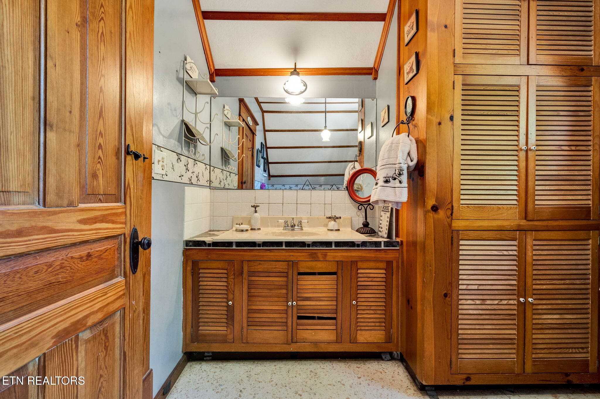 38-web-or-mls-DSC06837 - 900 Georgia Ave, Etowah, TN 37331