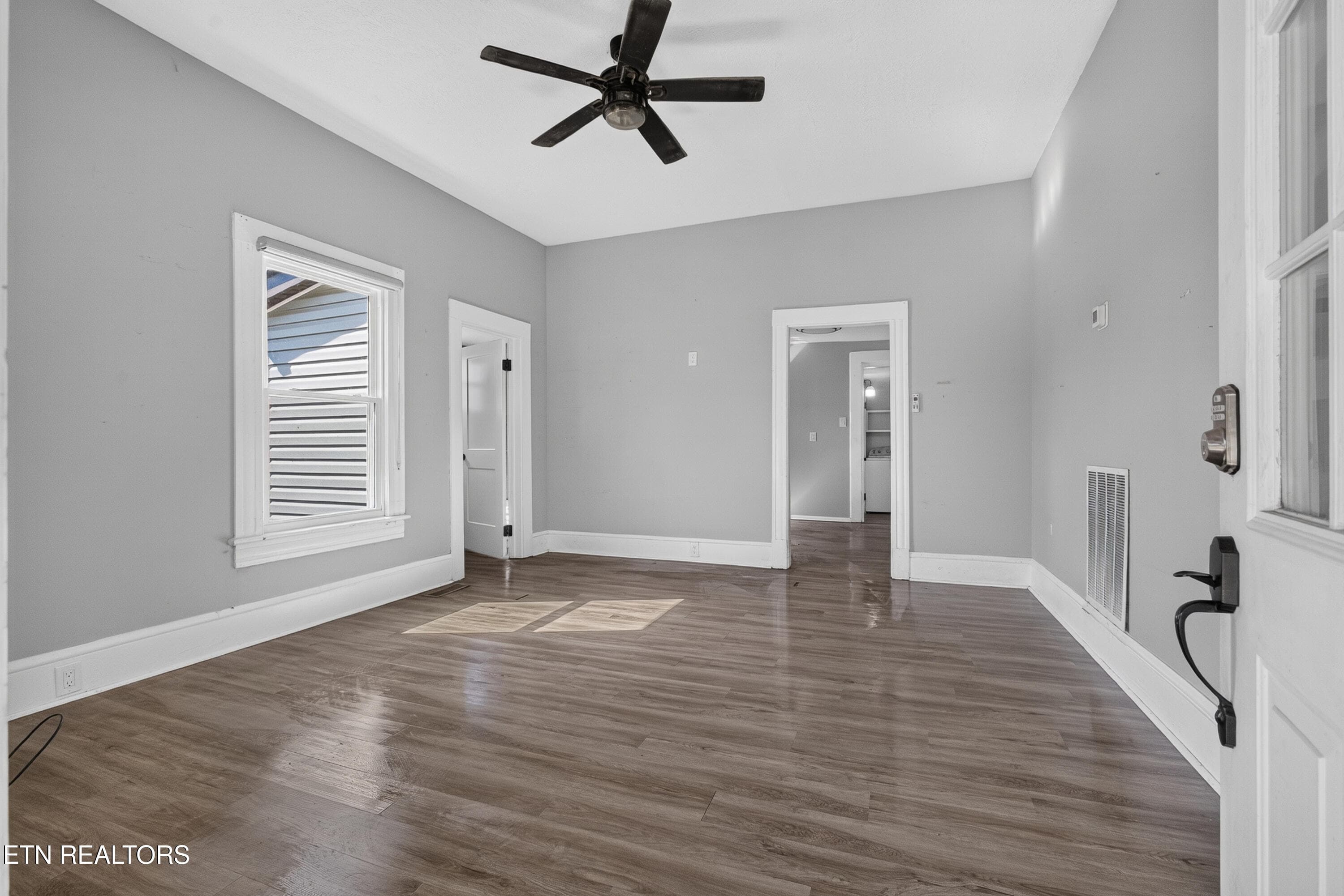 LB1A2711 - 929 Maryville Pike, Knoxville, TN 37920
