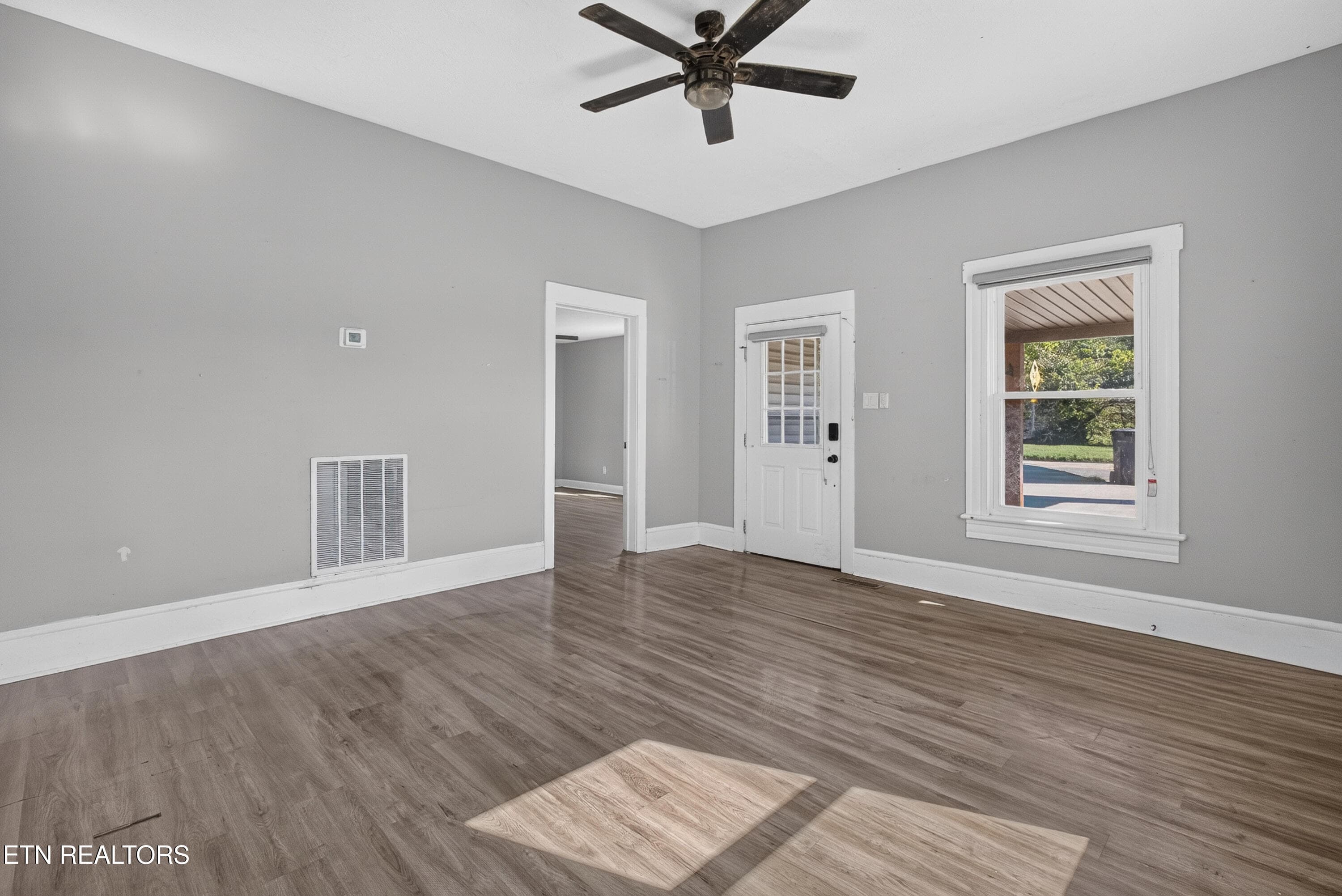 LB1A2717 - 929 Maryville Pike, Knoxville, TN 37920