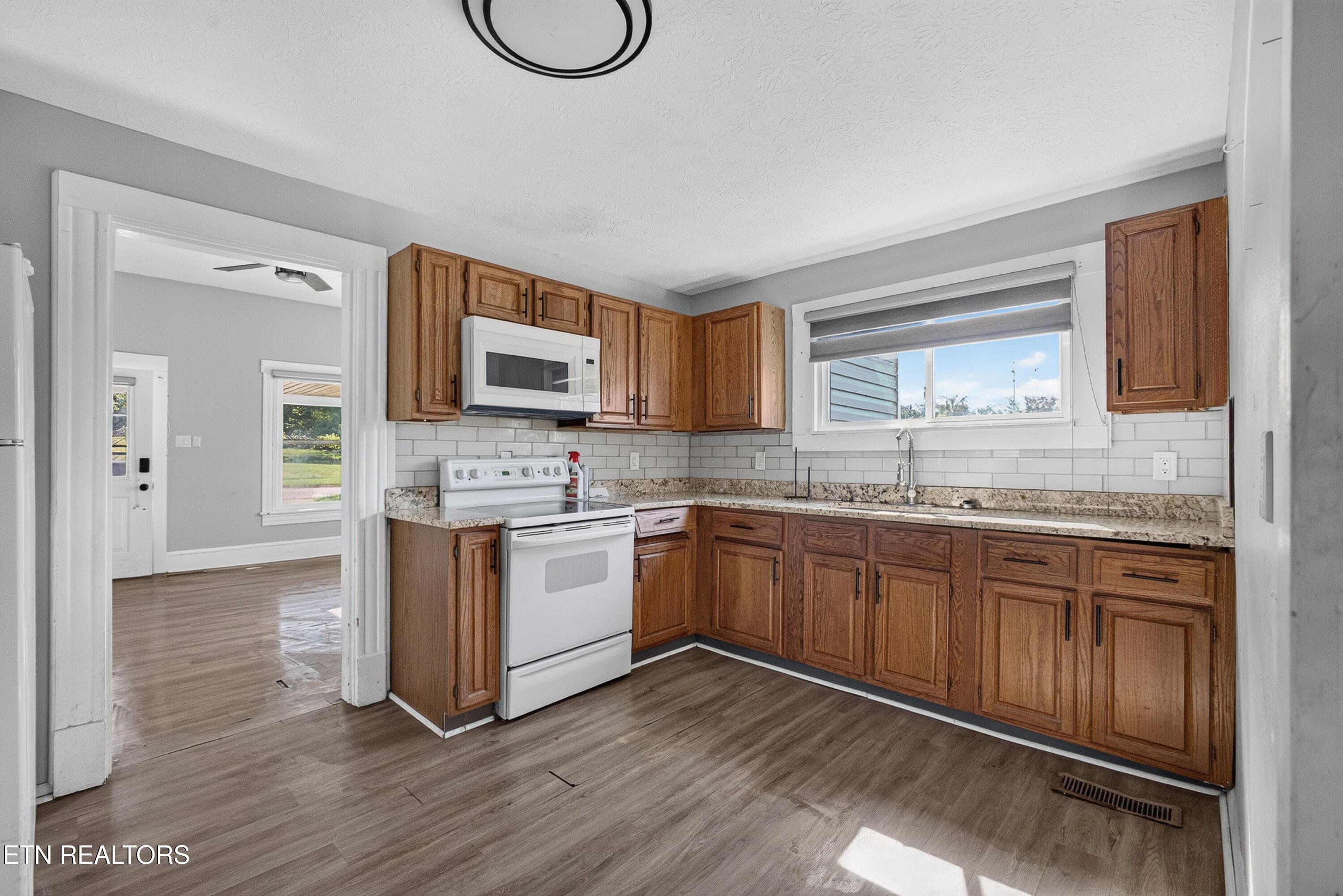 LB1A2731 - 929 Maryville Pike, Knoxville, TN 37920