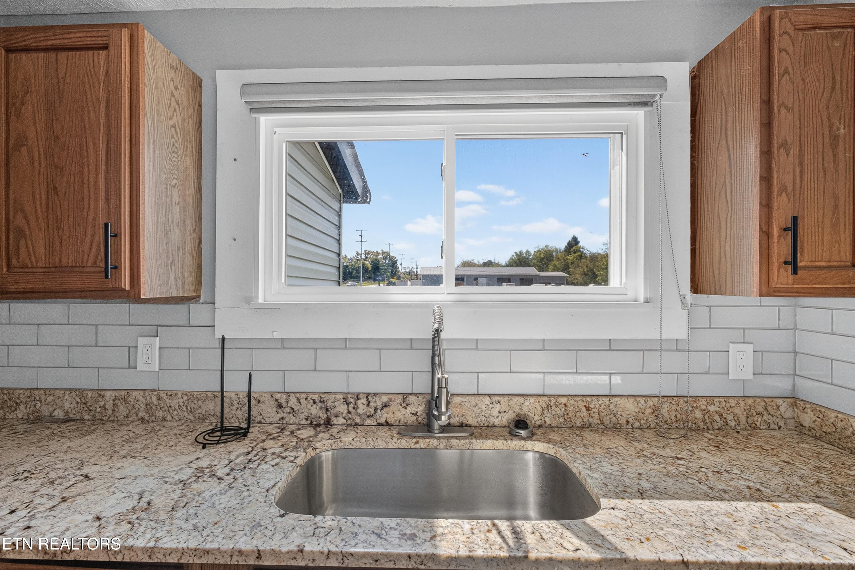 LB1A2741 - 929 Maryville Pike, Knoxville, TN 37920
