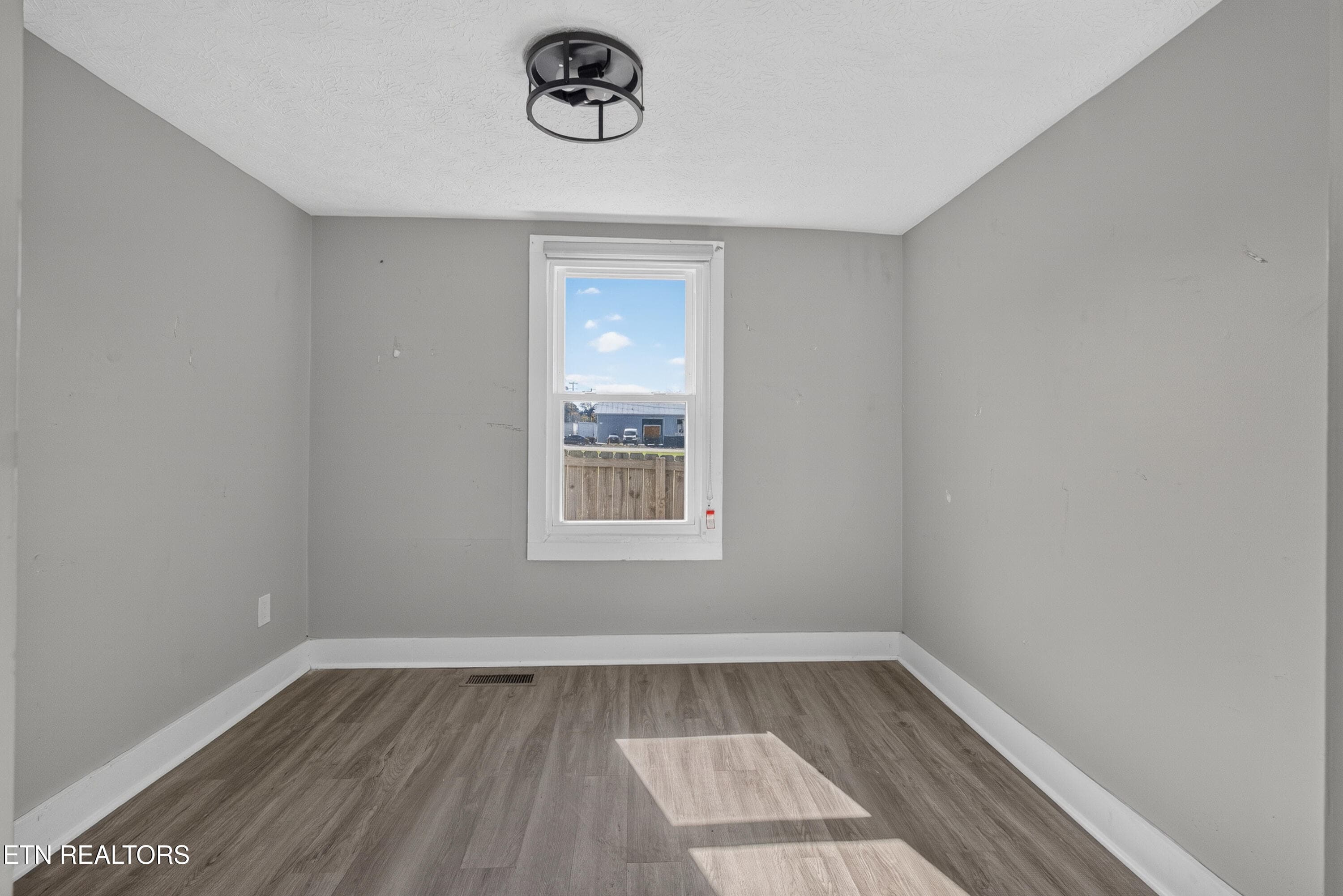 LB1A2748 - 929 Maryville Pike, Knoxville, TN 37920