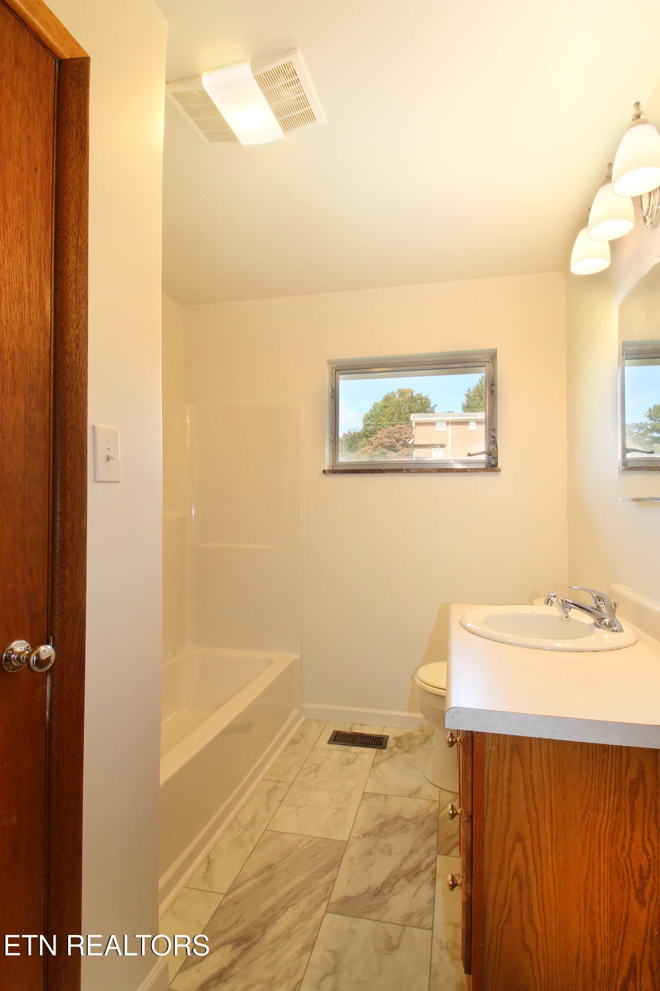 Hall Bathroom - 219 Madora Drive, Powell, TN 37849