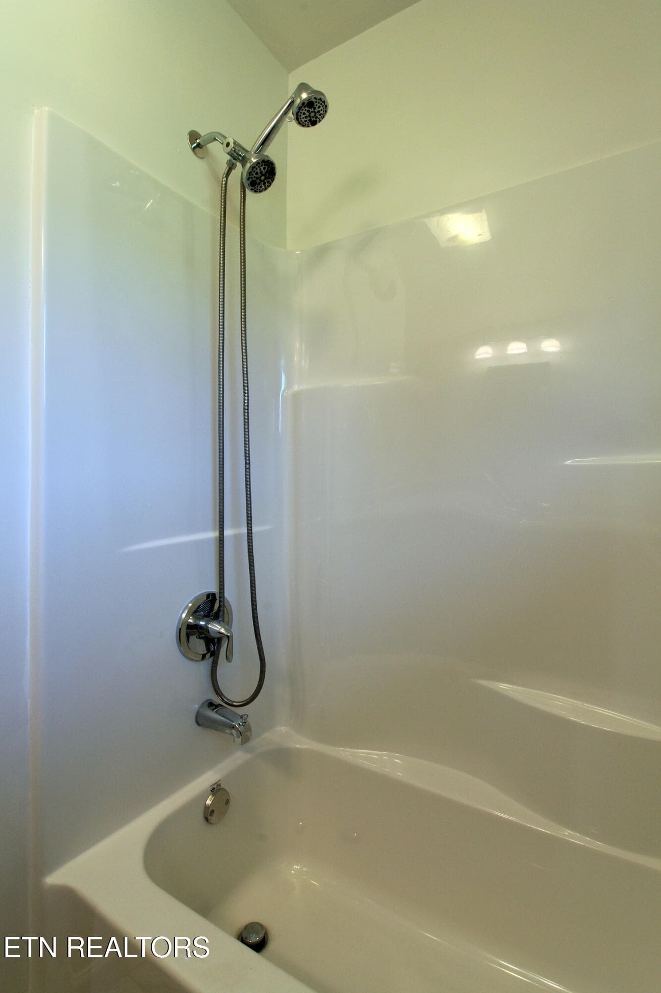 Hall Shower - 219 Madora Drive, Powell, TN 37849