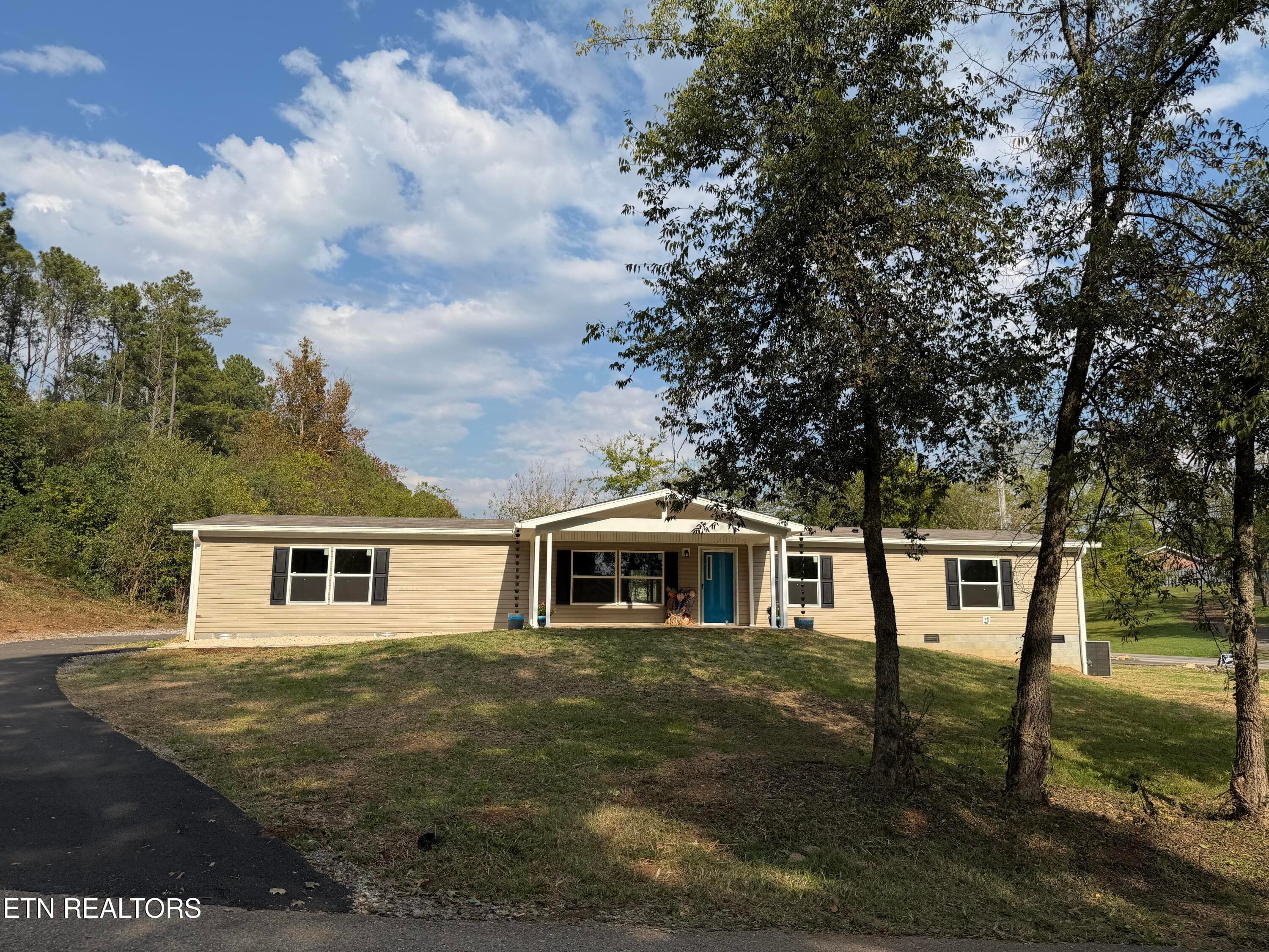 Welcome Home - 19185 Martel Rd, Lenoir City, TN 37772, Lenoir City
