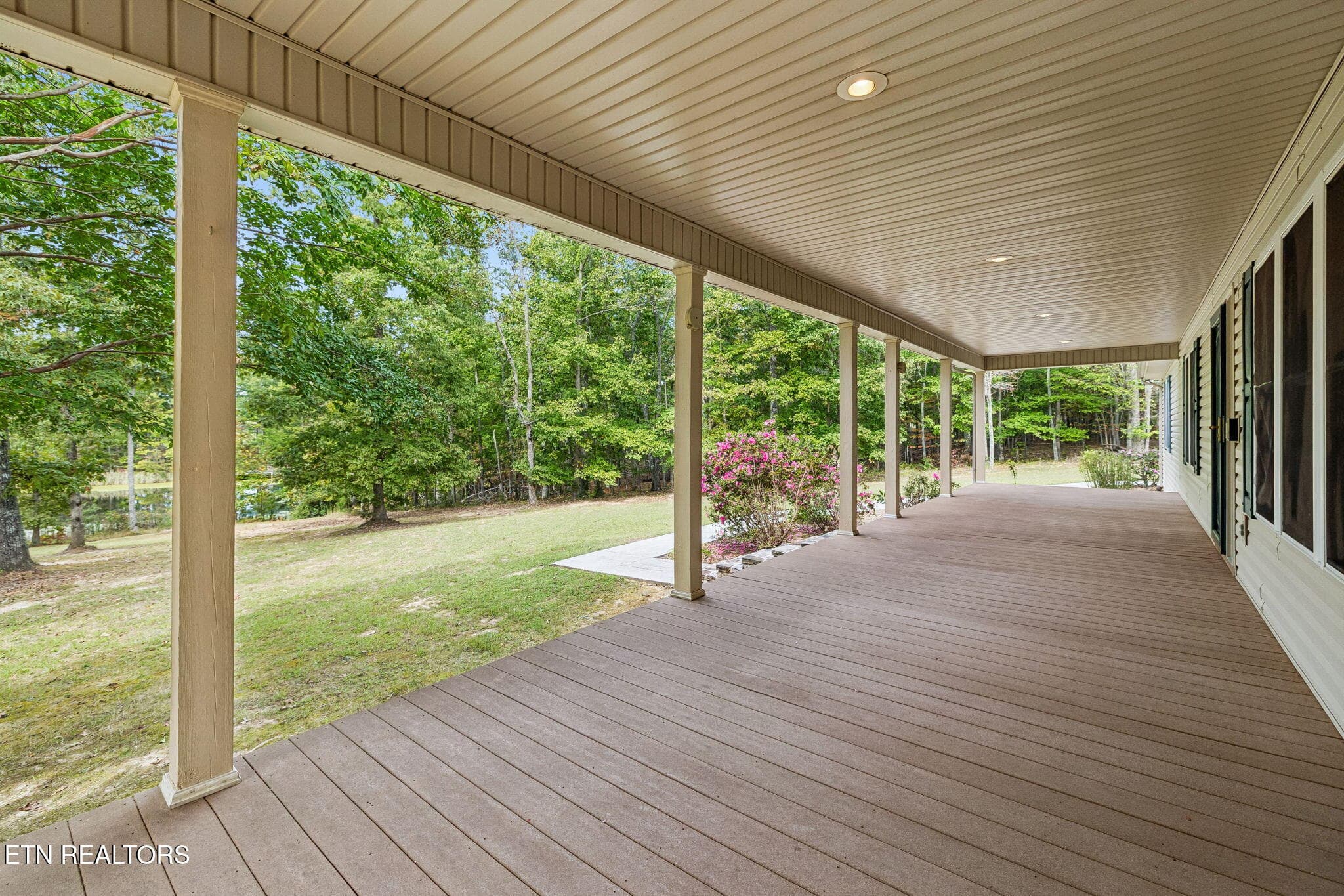 Porch - 5075 Eastland Rd, Sparta, TN 38583, Sparta
