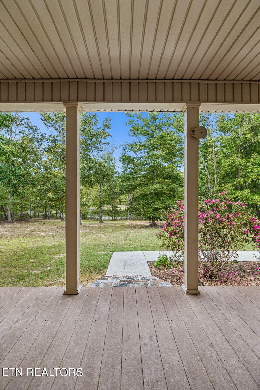 Porch - 5075 Eastland Rd, Sparta, TN 38583, Sparta