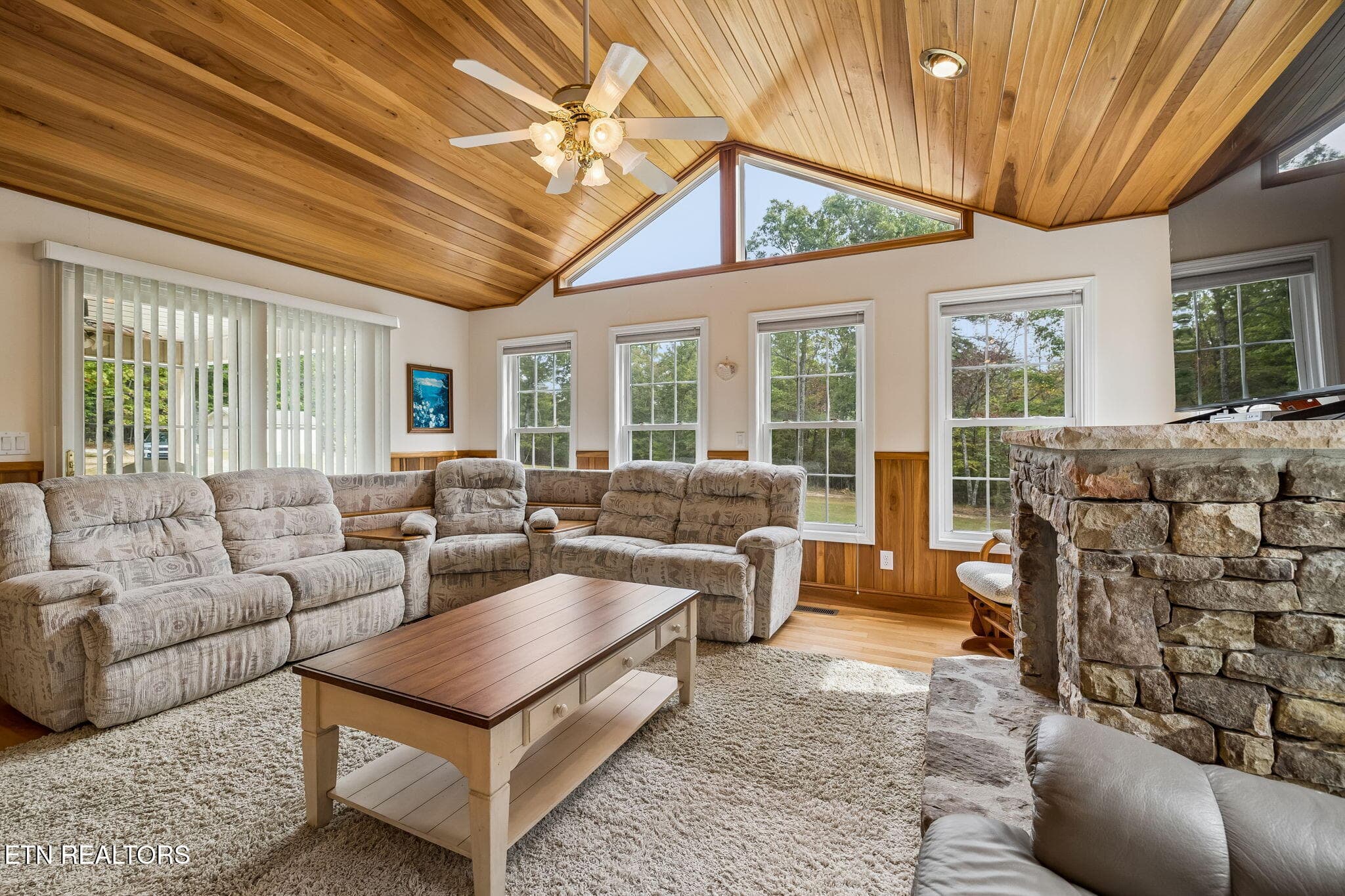 Den - 5075 Eastland Rd, Sparta, TN 38583, Sparta