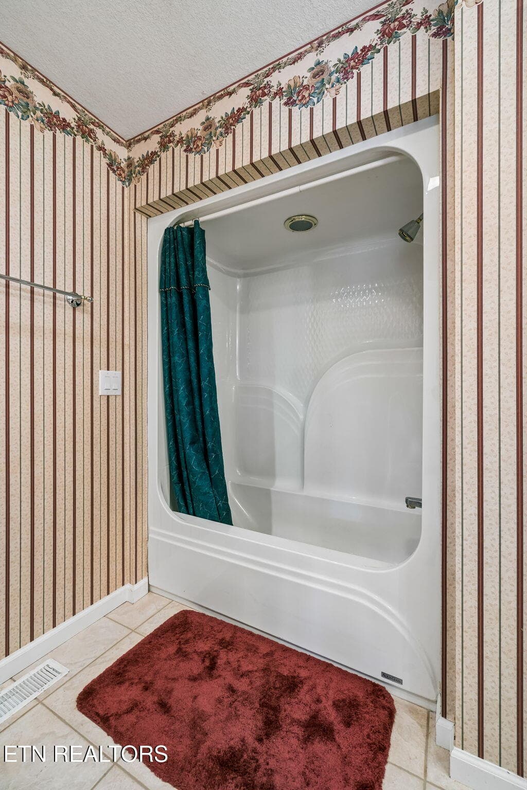 Master Bath - 5075 Eastland Rd, Sparta, TN 38583, Sparta