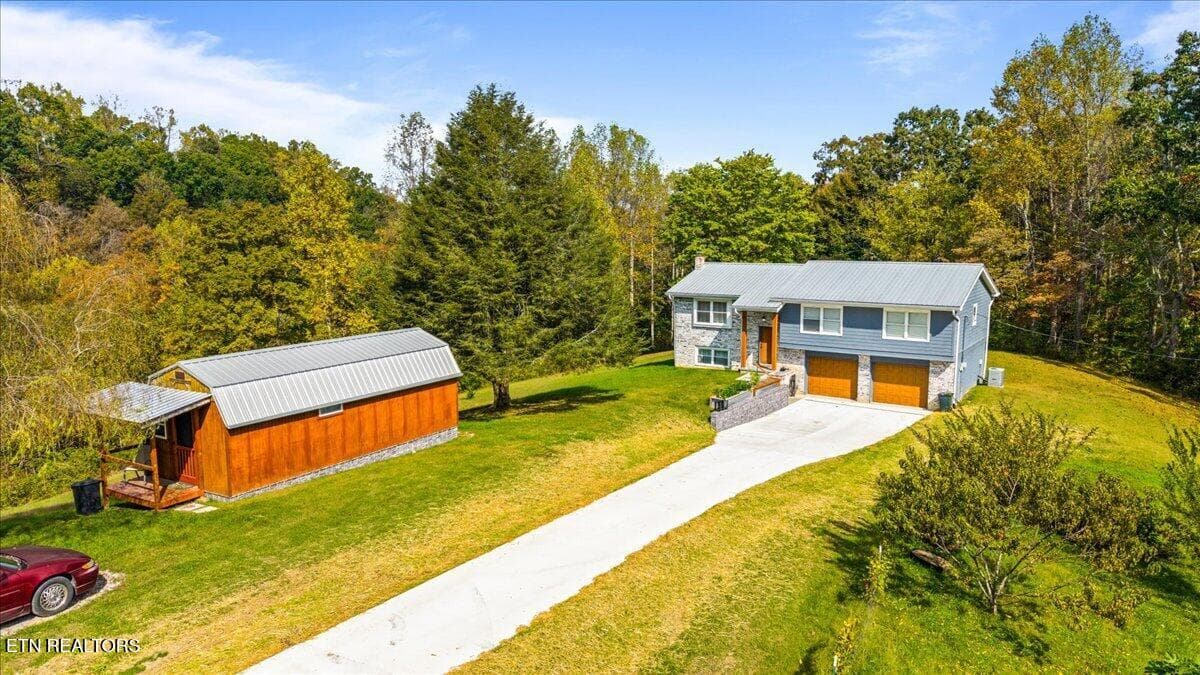 230 Mack Gamble Lane, Jacksboro, TN 37757