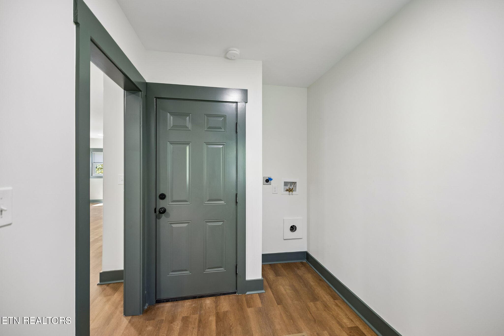Basement entrance/ Laundy hookup - 2746 Linden Ave, Knoxville, TN 37914, Knoxville