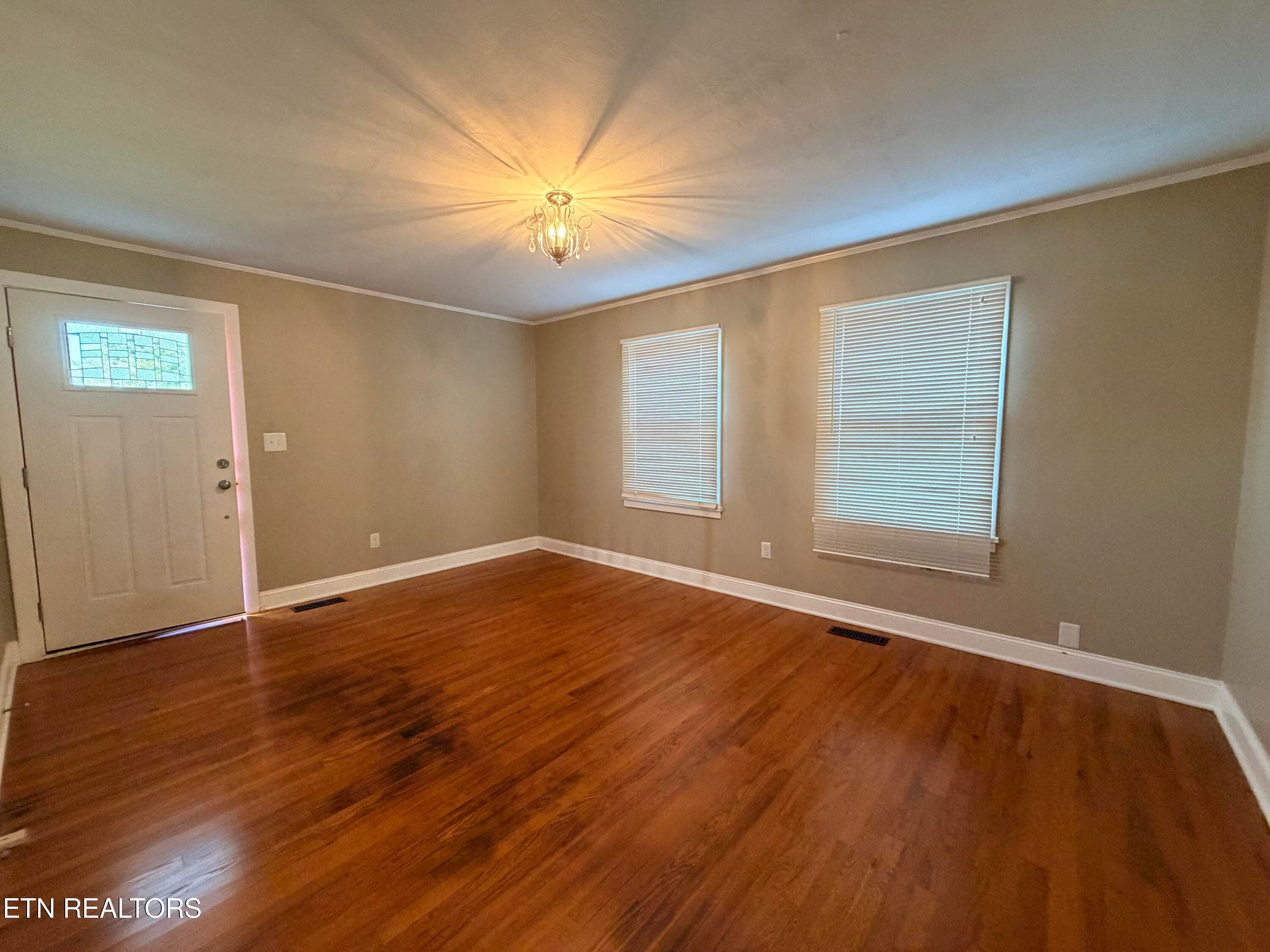 Living room - 1379 Byrd Circle, Kingston, TN 37763