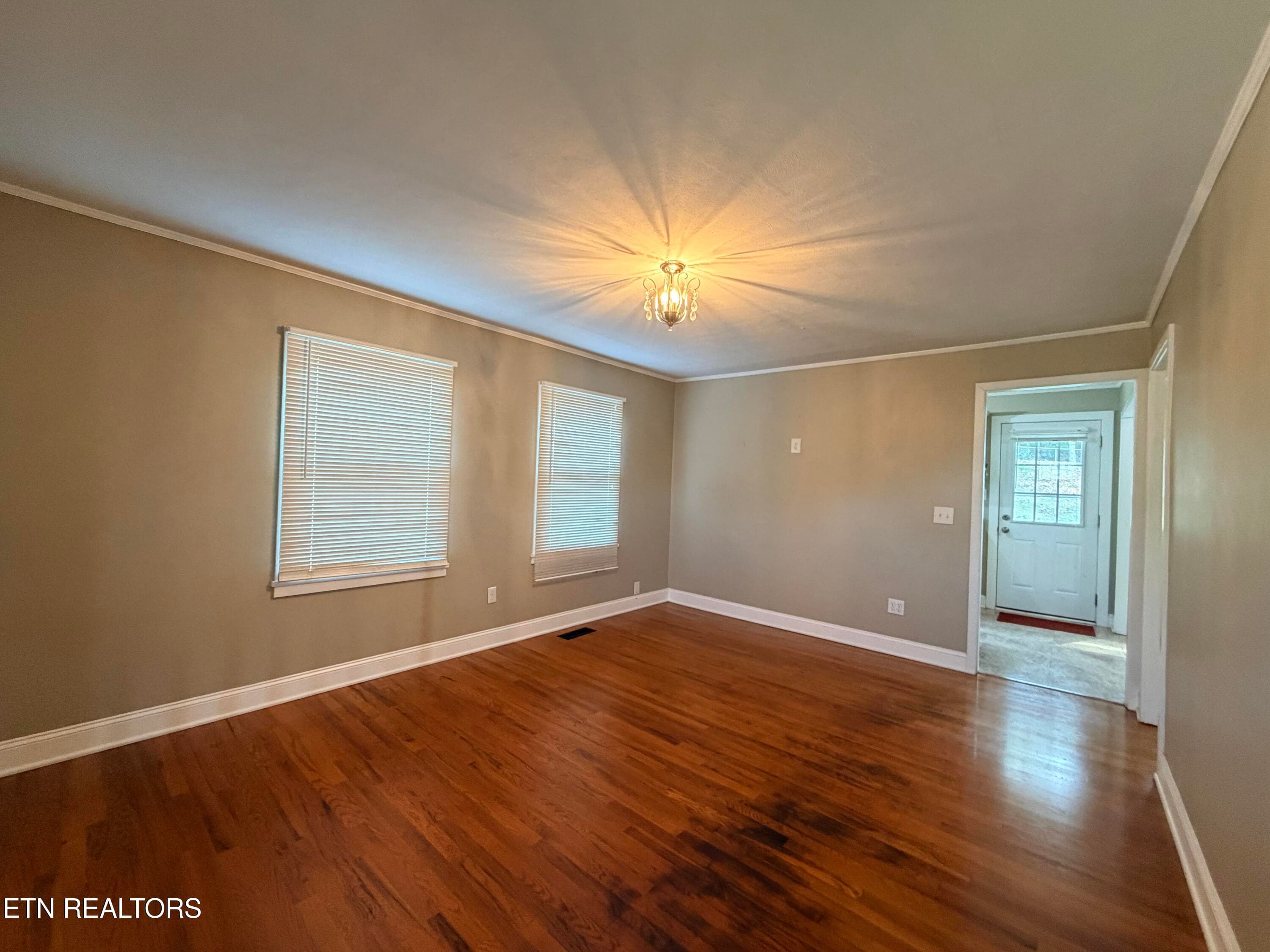 Living room - 1379 Byrd Circle, Kingston, TN 37763