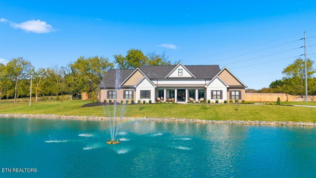 Exterior 4 (1) - 2627 Tuckaleechee Pike, Maryville, TN 37803