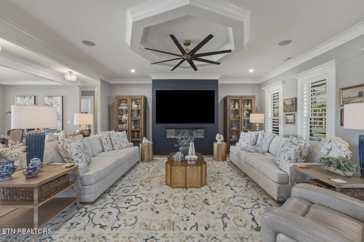Living Room (1) - 2627 Tuckaleechee Pike, Maryville, TN 37803
