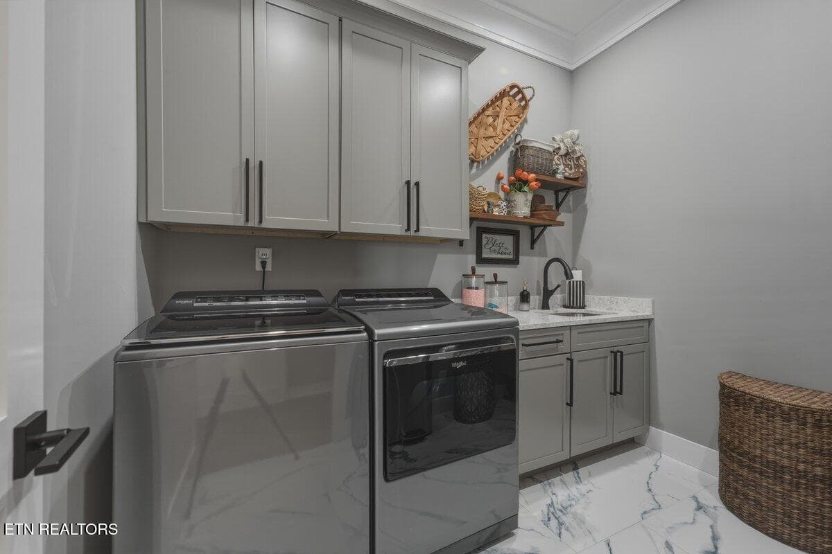 Laundry (1) - 2627 Tuckaleechee Pike, Maryville, TN 37803