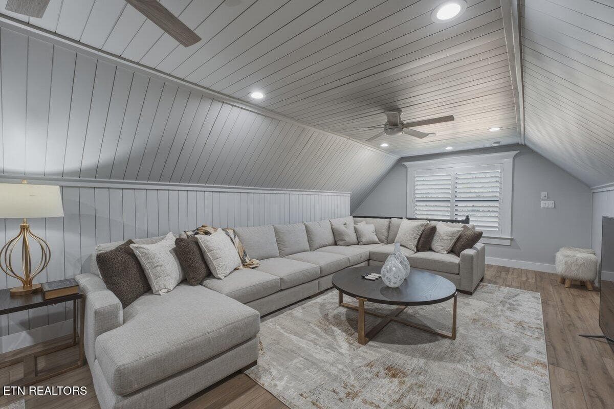 Bonus Room 3 - 2627 Tuckaleechee Pike, Maryville, TN 37803