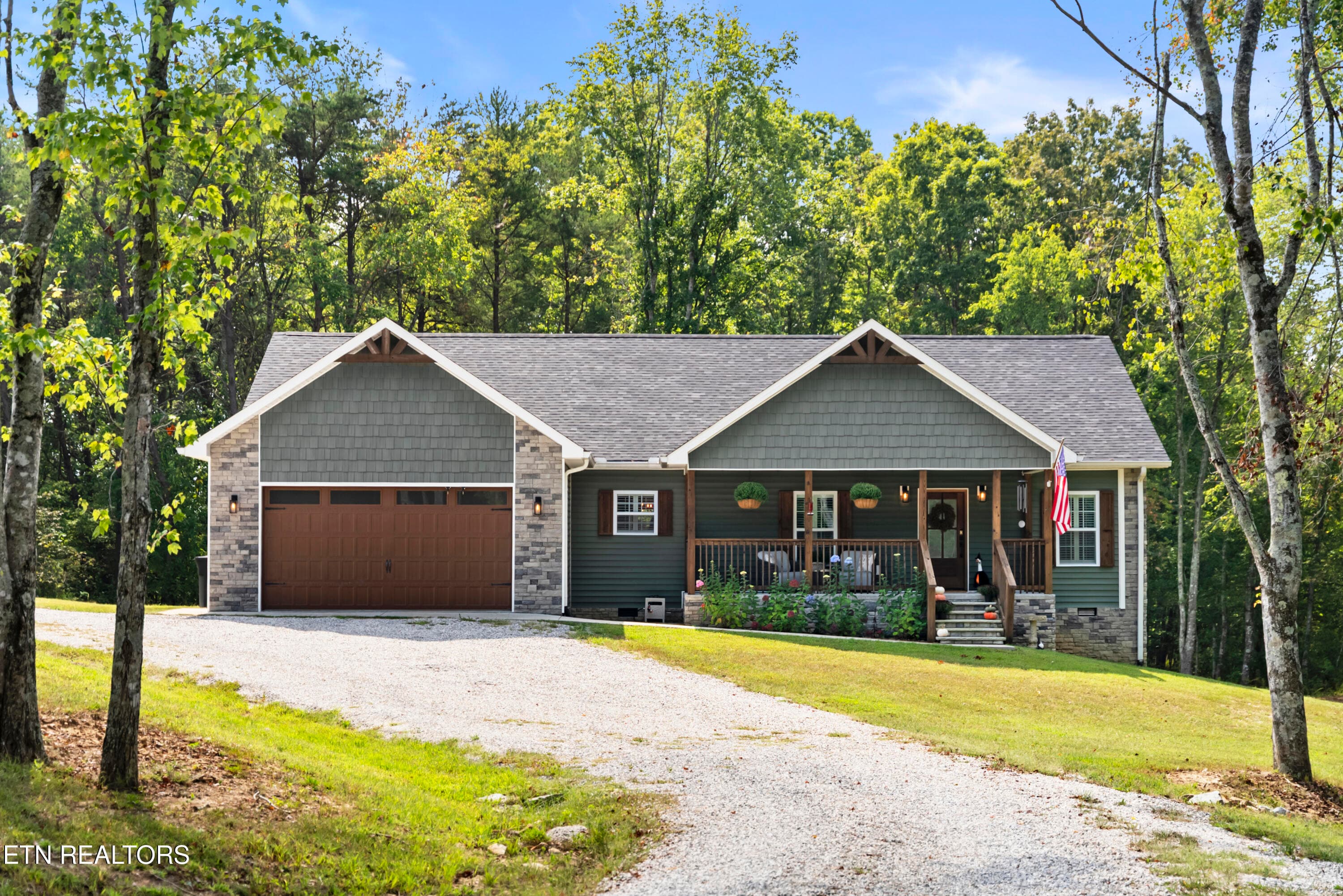 364 Alf Threet Rd, Jamestown, TN 38556