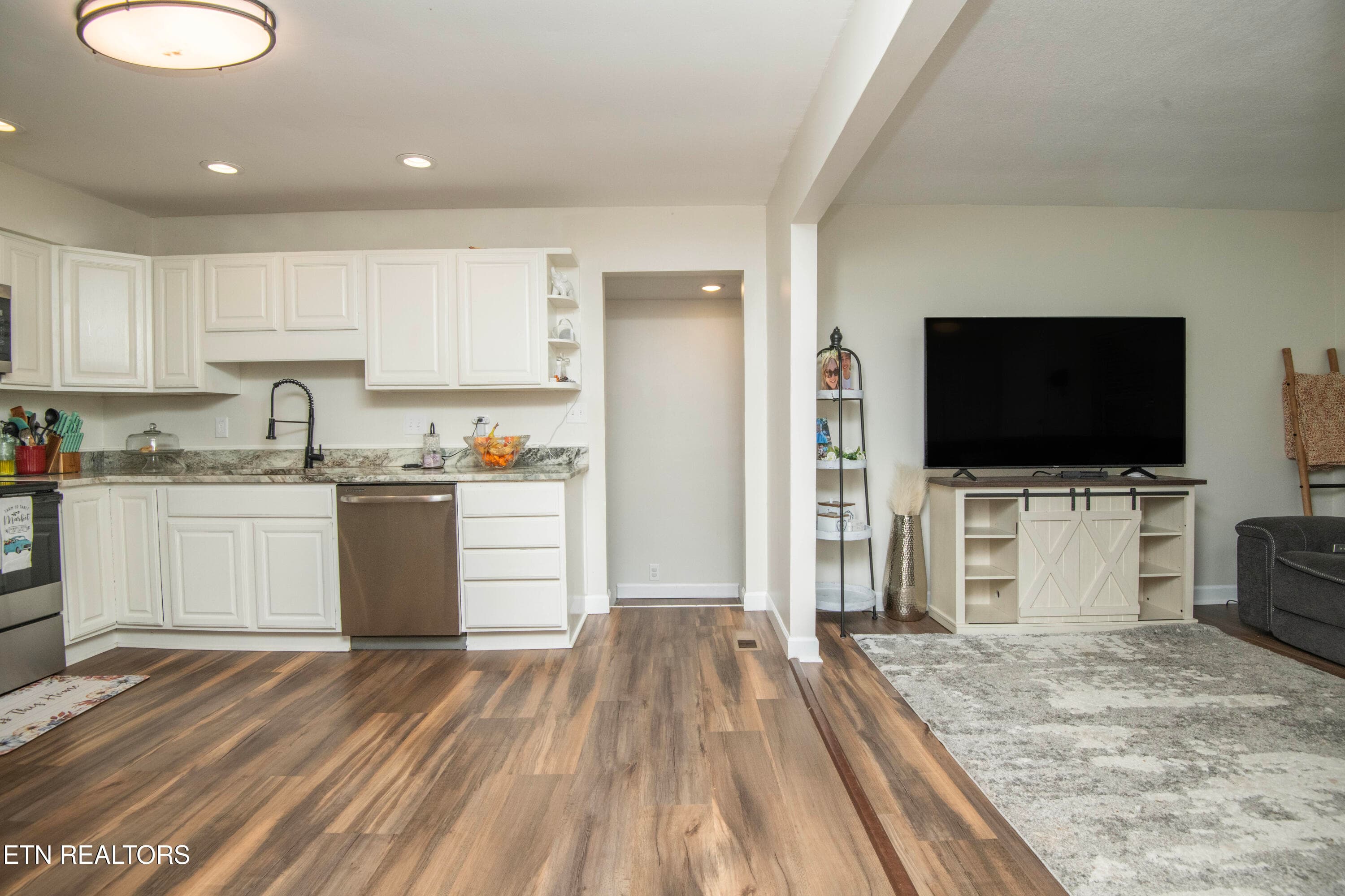 living 5 - 1612 NW Helmbolt Rd, Knoxville, TN 37909