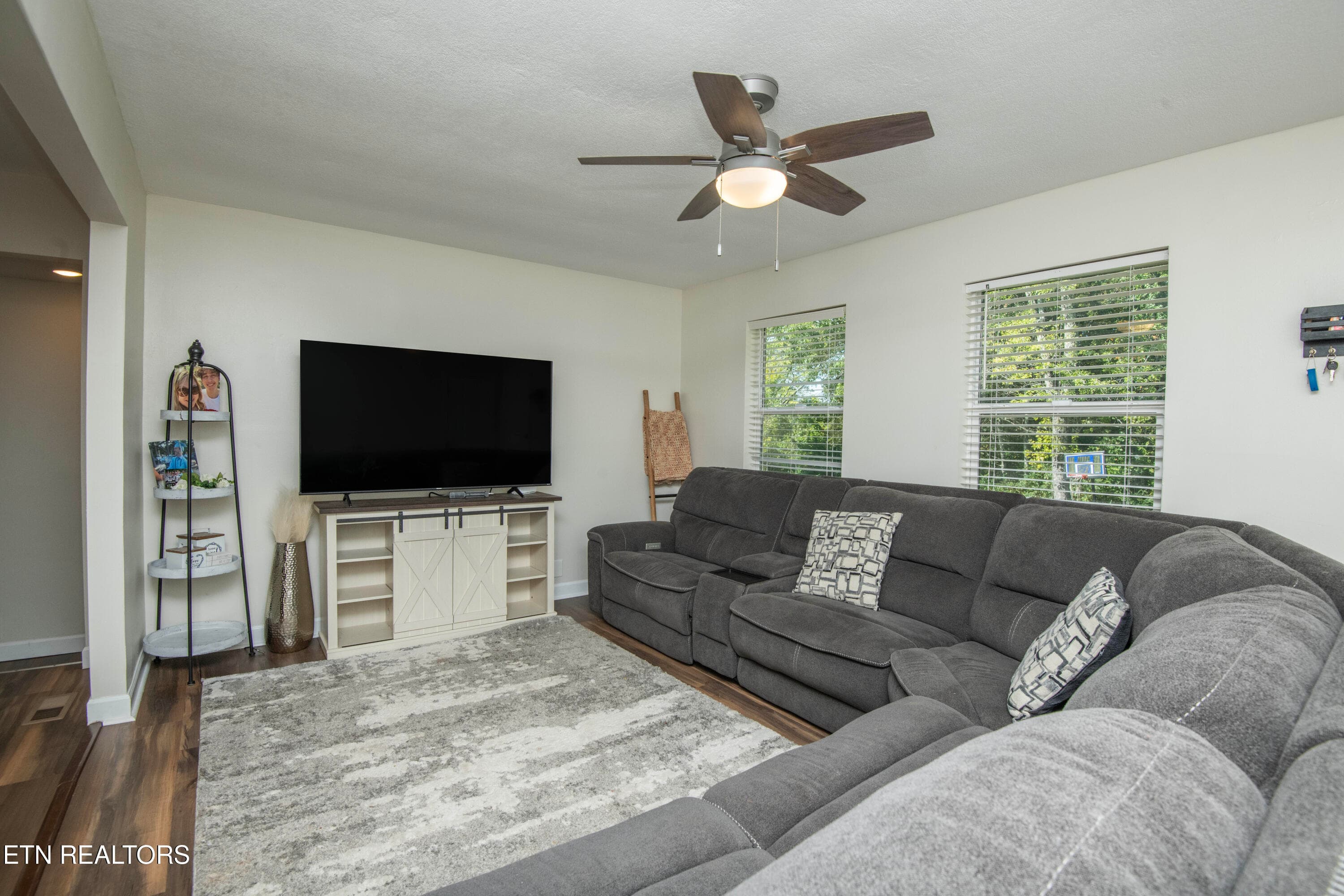 living - 1612 NW Helmbolt Rd, Knoxville, TN 37909