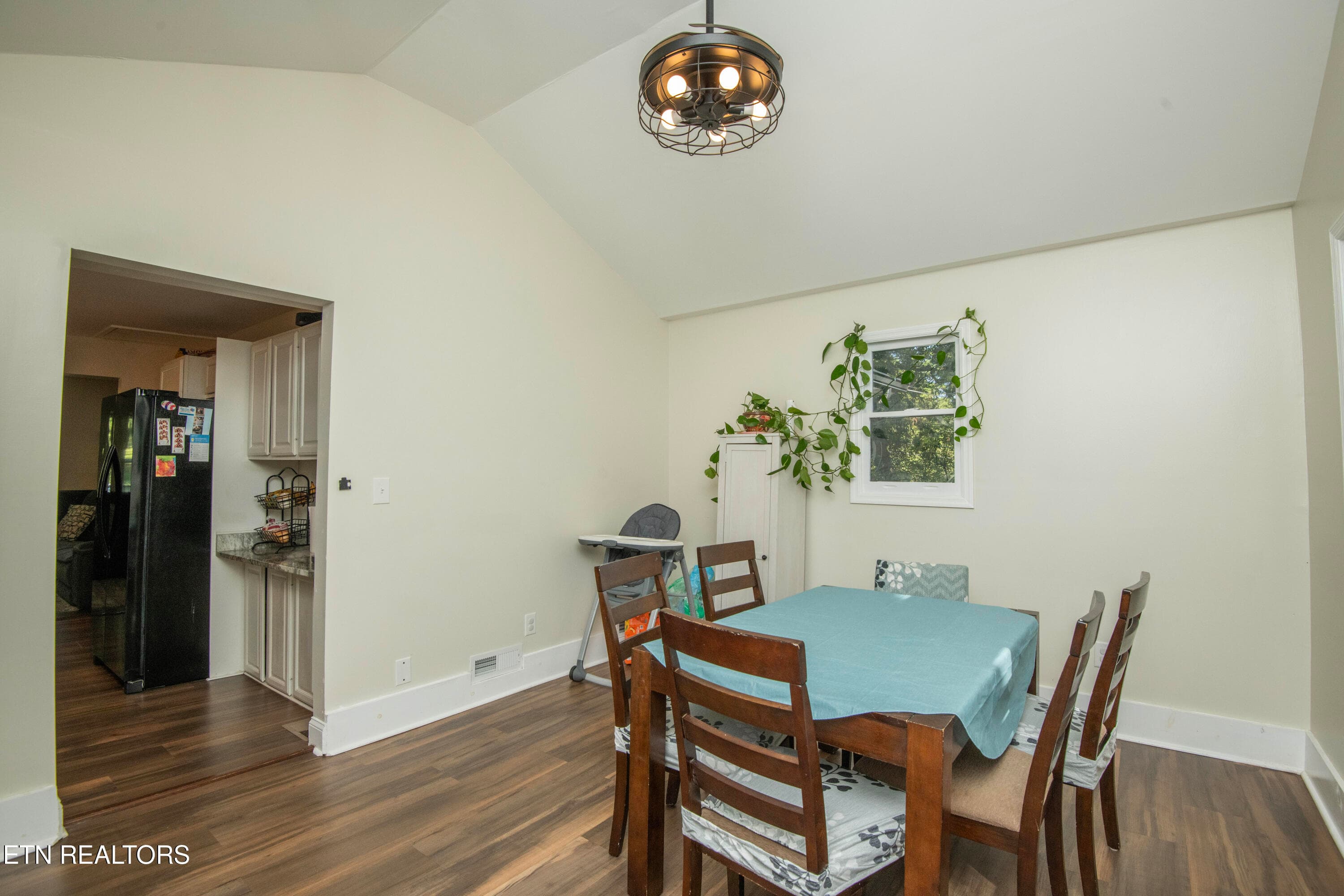dining 2 - 1612 NW Helmbolt Rd, Knoxville, TN 37909