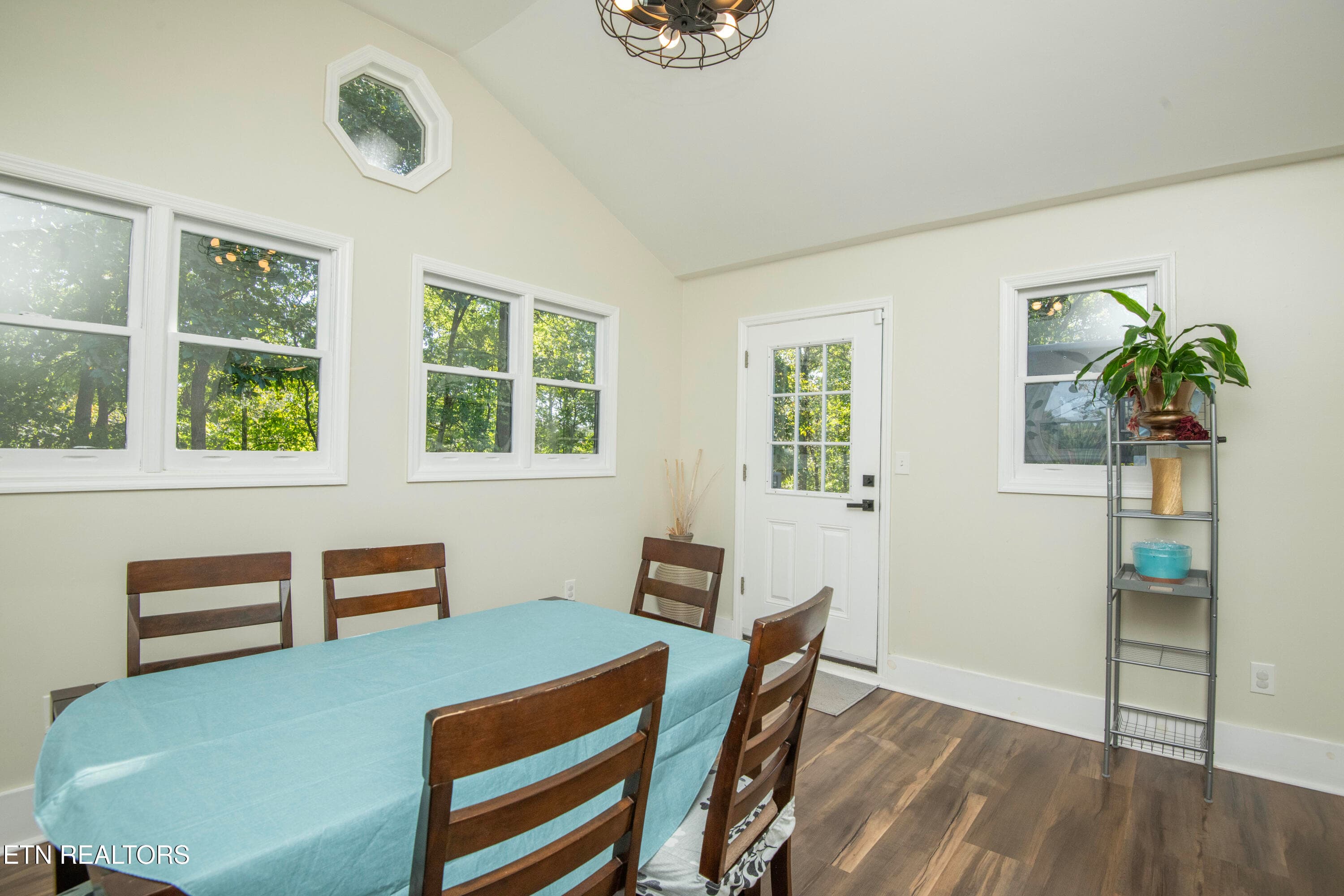 dining - 1612 NW Helmbolt Rd, Knoxville, TN 37909