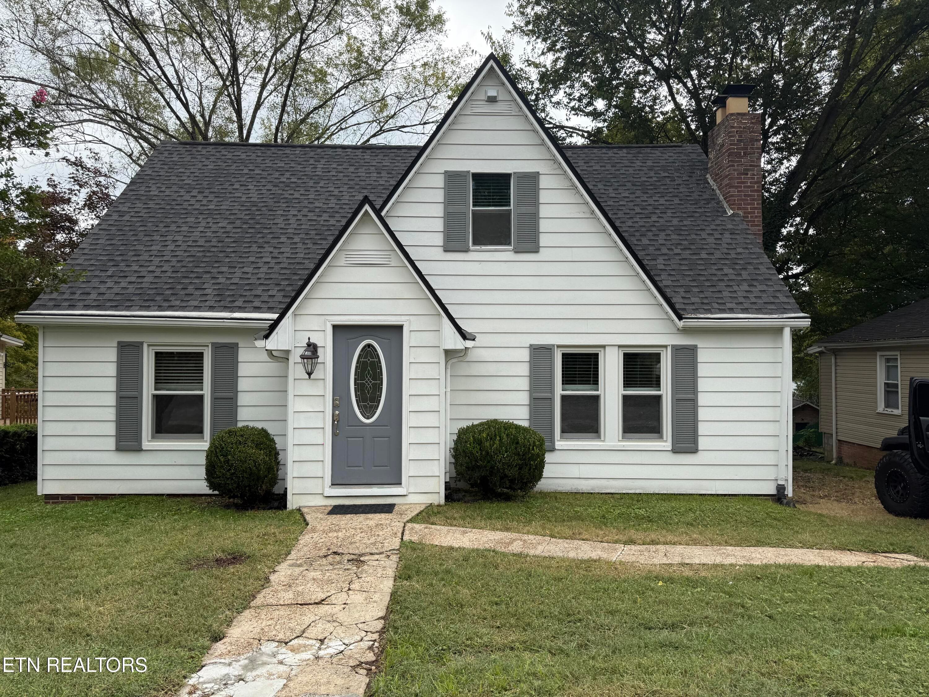 Front - 625 Medaris St, Clinton, TN 37716