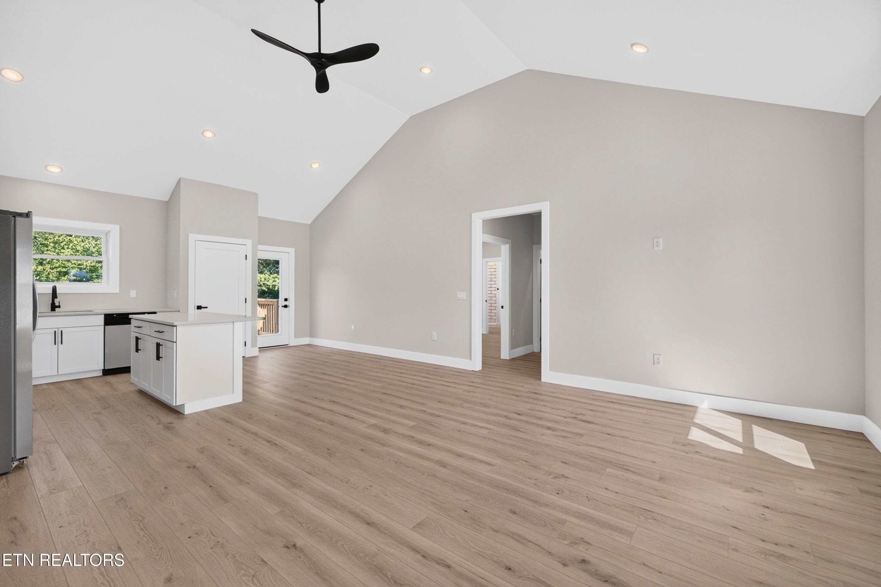 vaulted ceilings - 3922 Marty Drive, Morristown, TN 37814