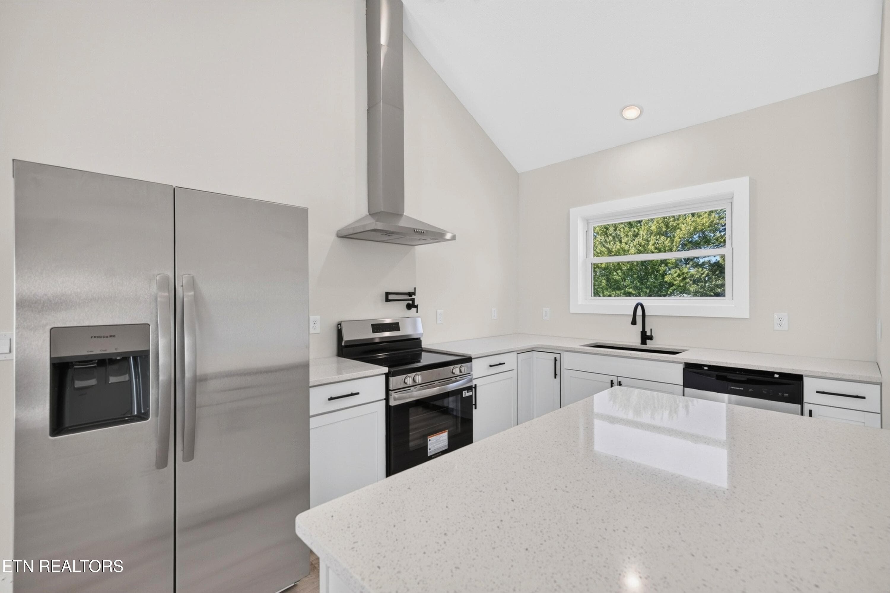 quartz countertops - 3922 Marty Drive, Morristown, TN 37814